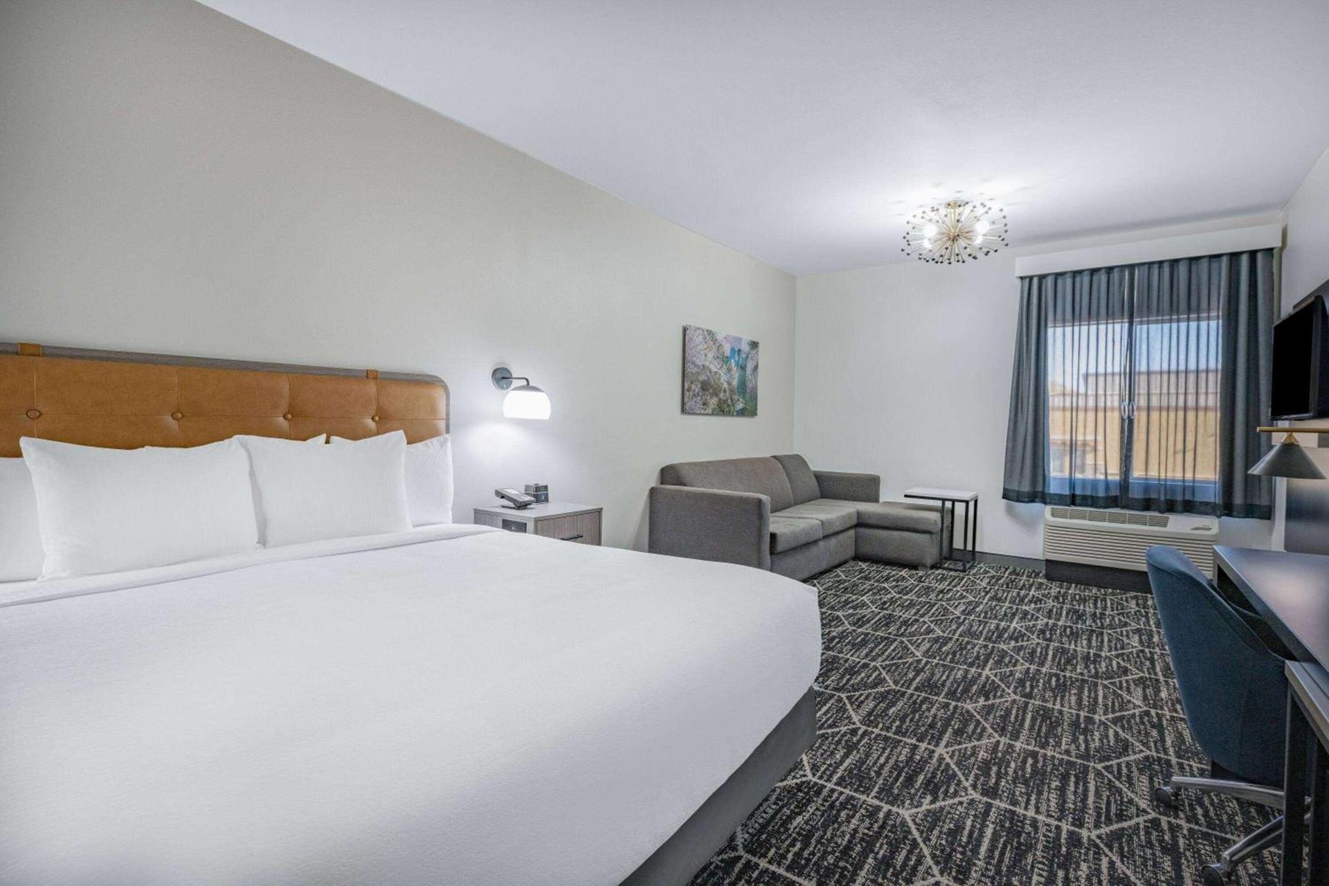 La Quinta Inn & Suites by Wyndham Yucaipa photo 22
