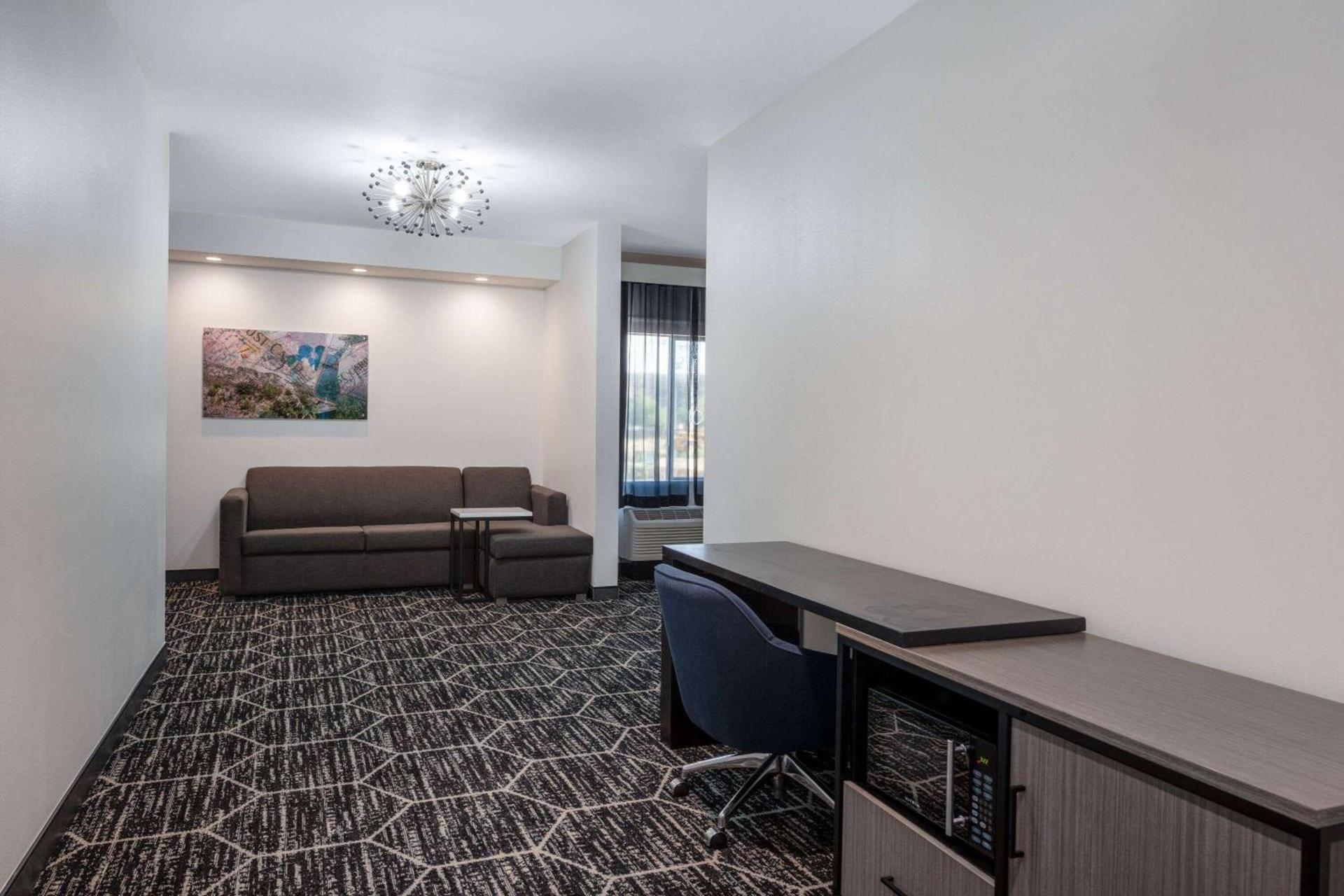 La Quinta Inn & Suites by Wyndham Yucaipa photo 25