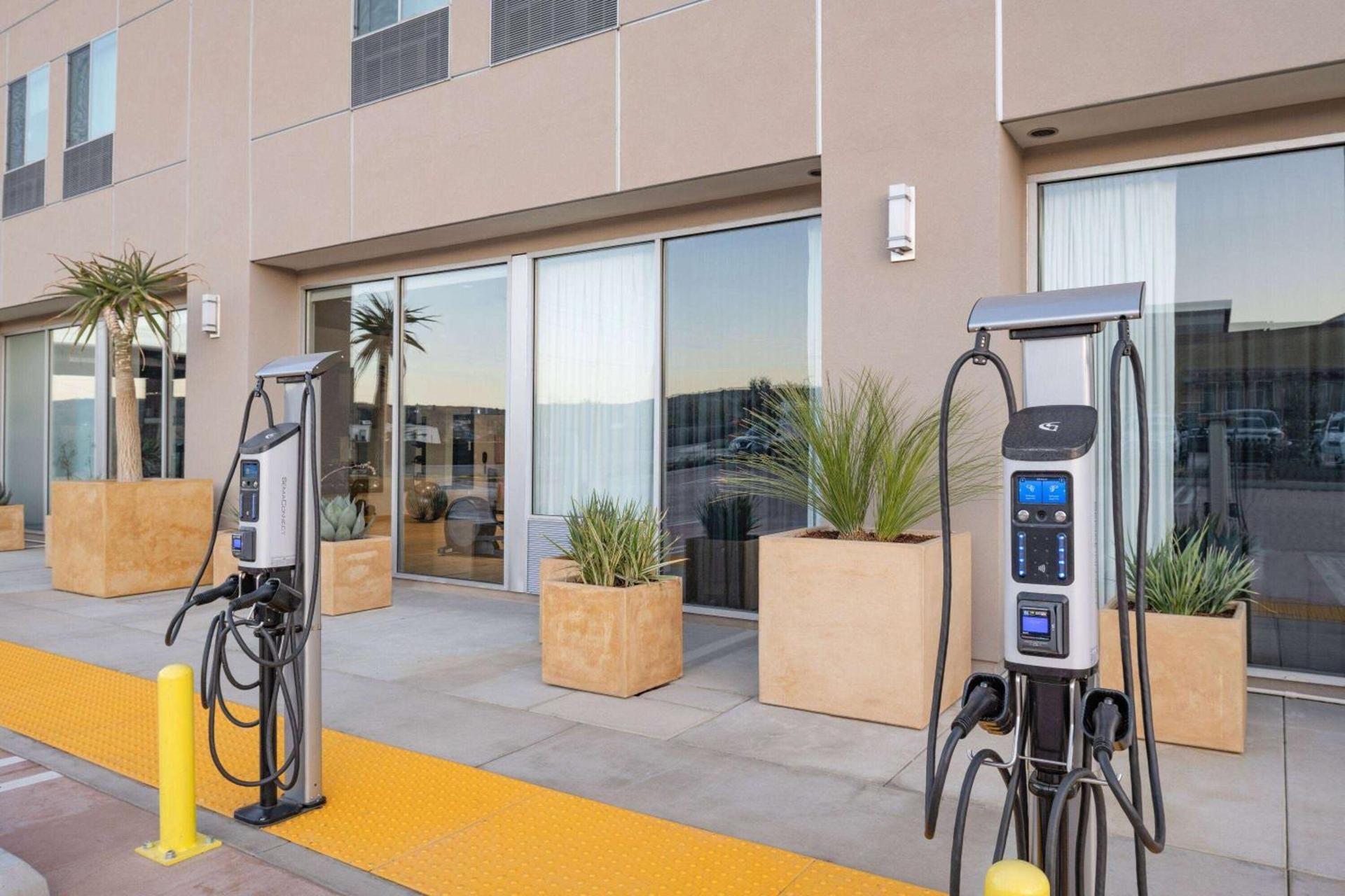 La Quinta Inn & Suites by Wyndham Yucaipa photo 32