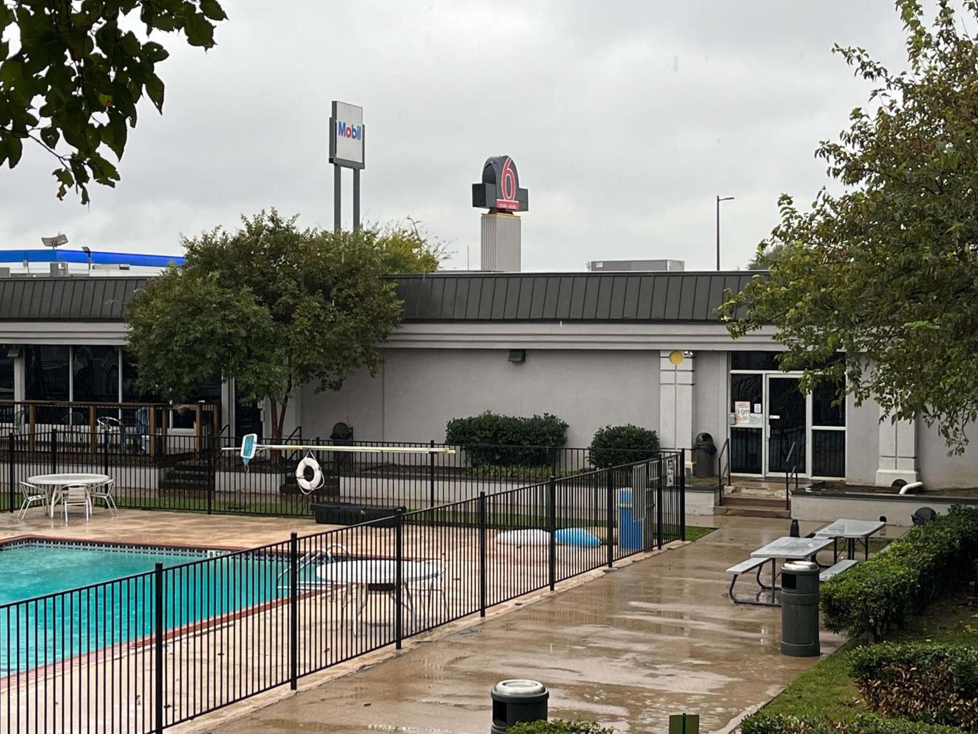Motel 6 Mesquite, TX Town East photo 2