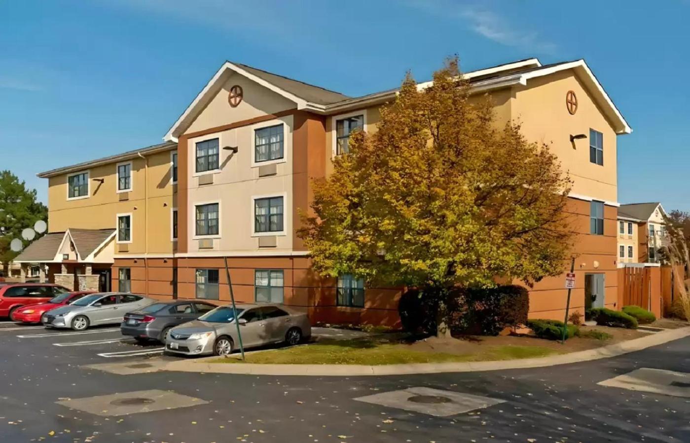 Suburban Studios Auburn Hills - Detroit photo 1