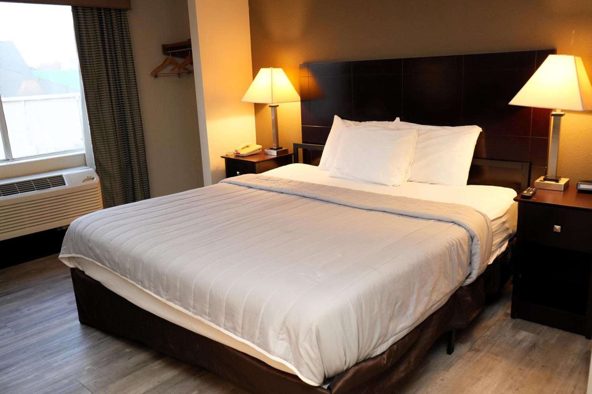 Copley Inn & Suites By OYO Akron OH photo 8