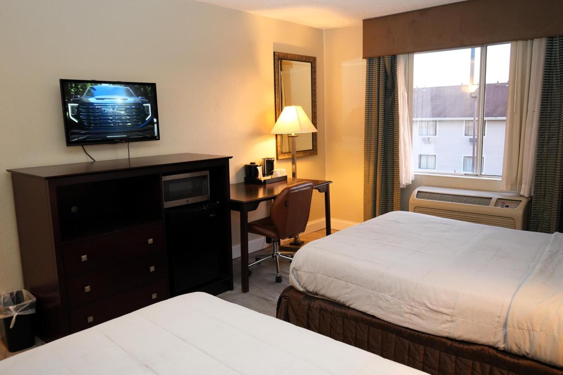 Copley Inn & Suites By OYO Akron OH photo 12