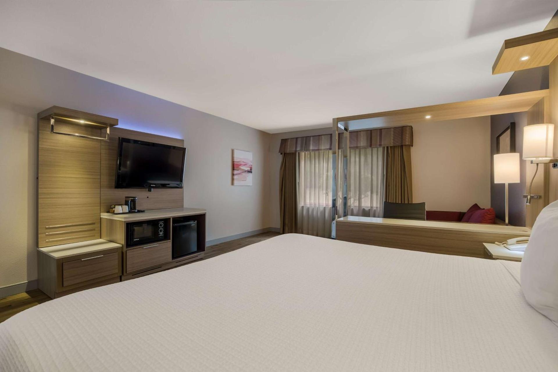 Best Western Diamond Bar Hotel & Suites photo 19