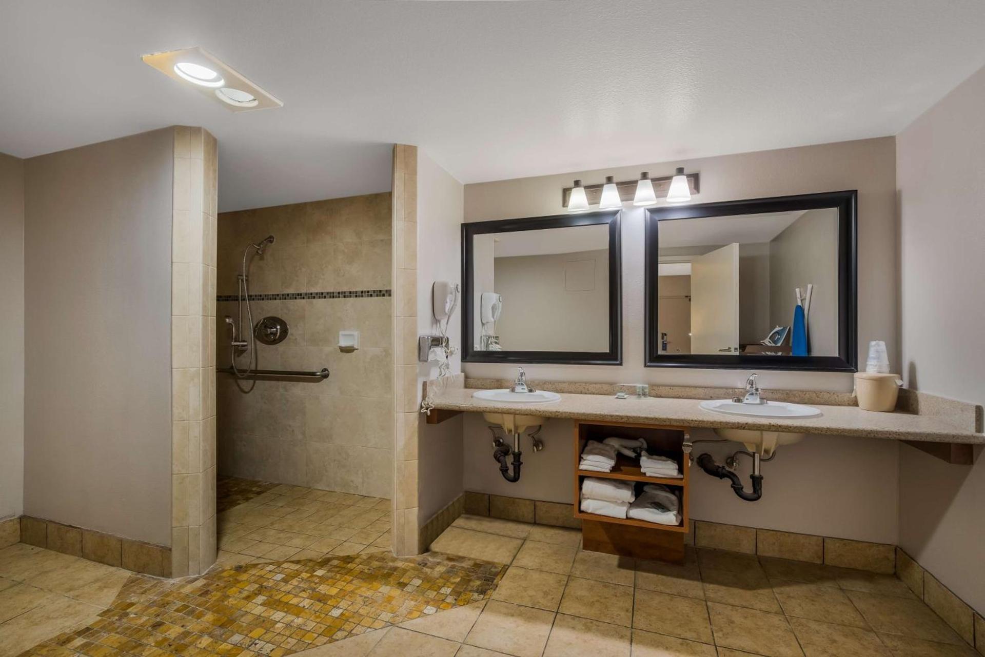 Best Western Diamond Bar Hotel & Suites photo 23