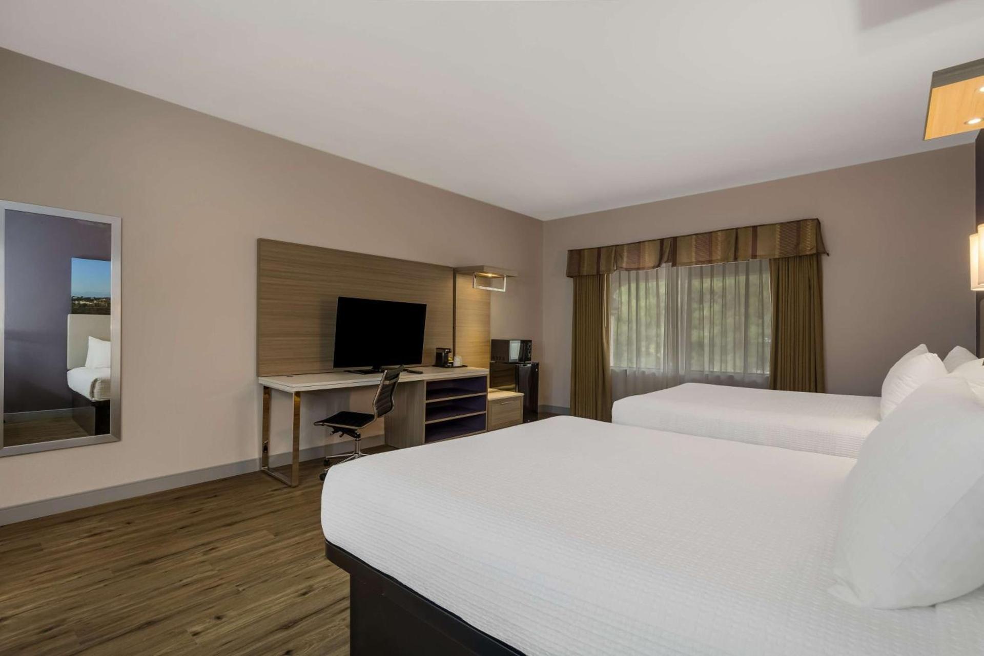Best Western Diamond Bar Hotel & Suites photo 28
