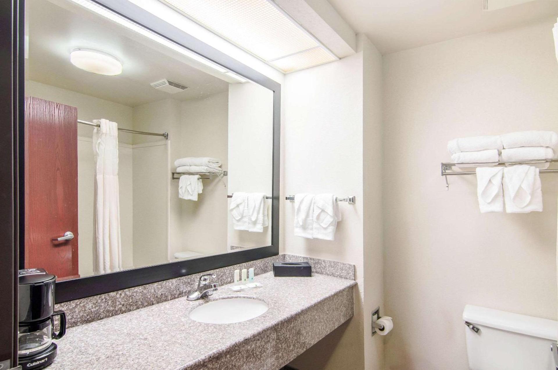 Quality Inn near University of Mobile photo 14