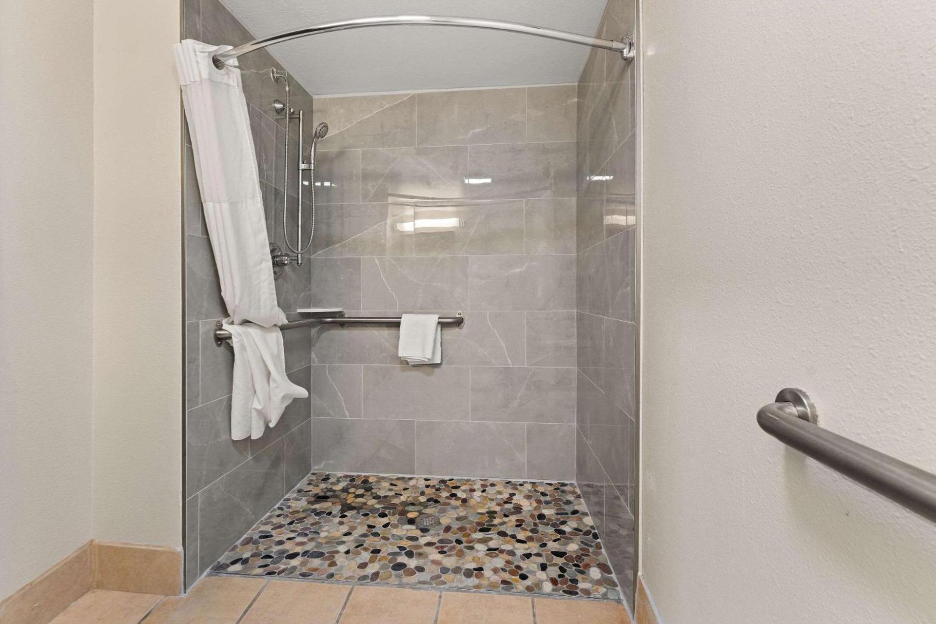 Quality Inn Sandersville photo 9
