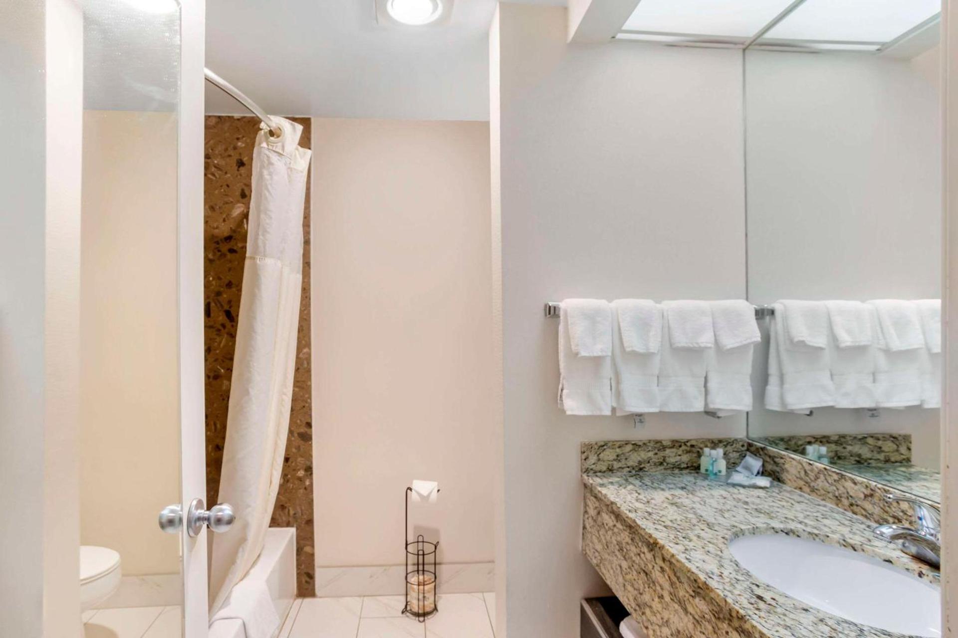 Quality Suites Moab near Arches National Park photo 17
