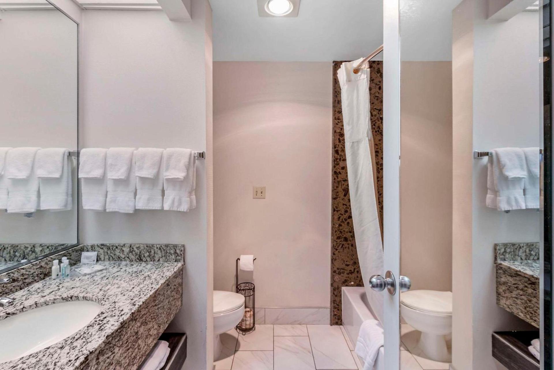 Quality Suites Moab near Arches National Park photo 21