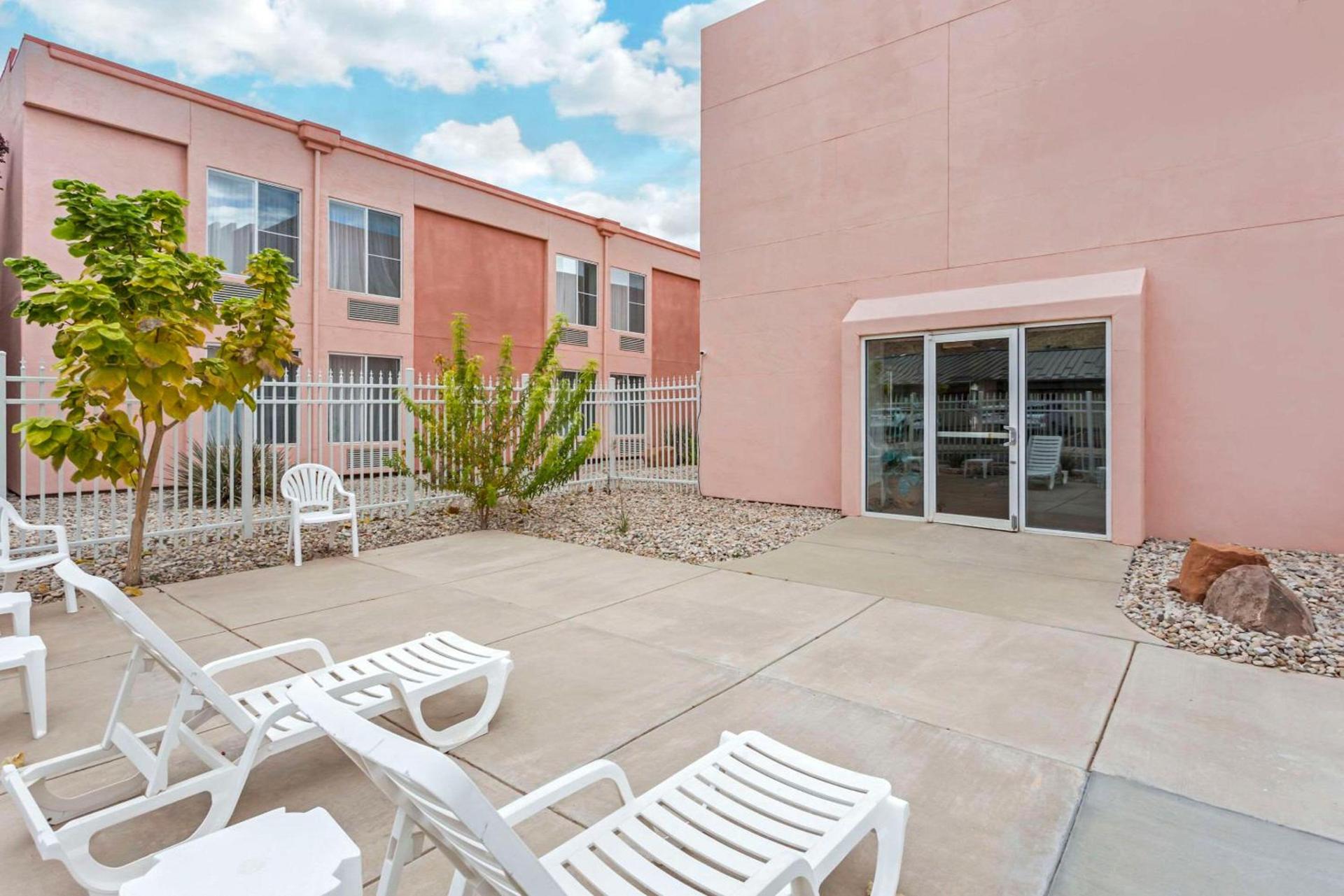 Quality Suites Moab near Arches National Park photo 24