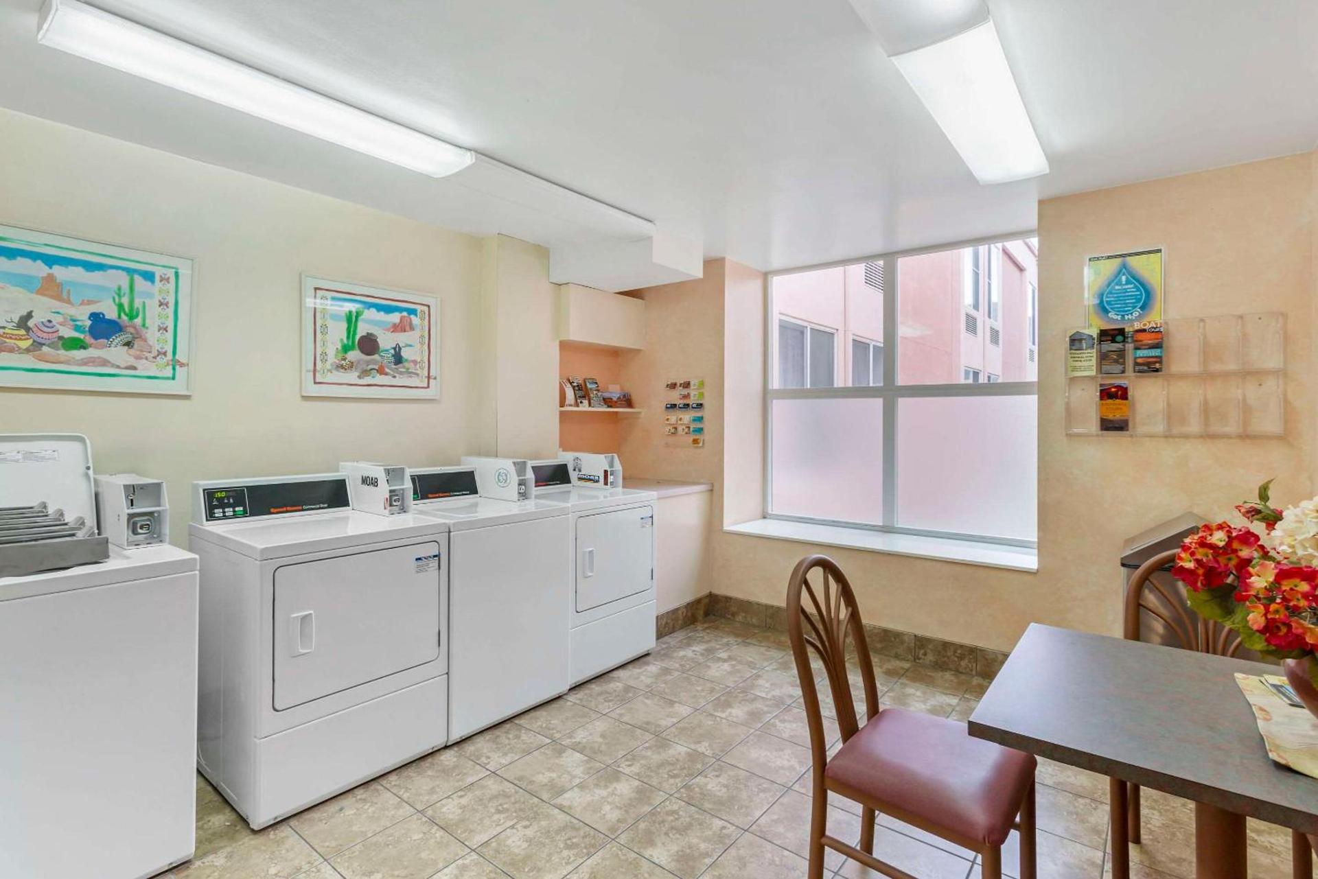 Quality Suites Moab near Arches National Park photo 31