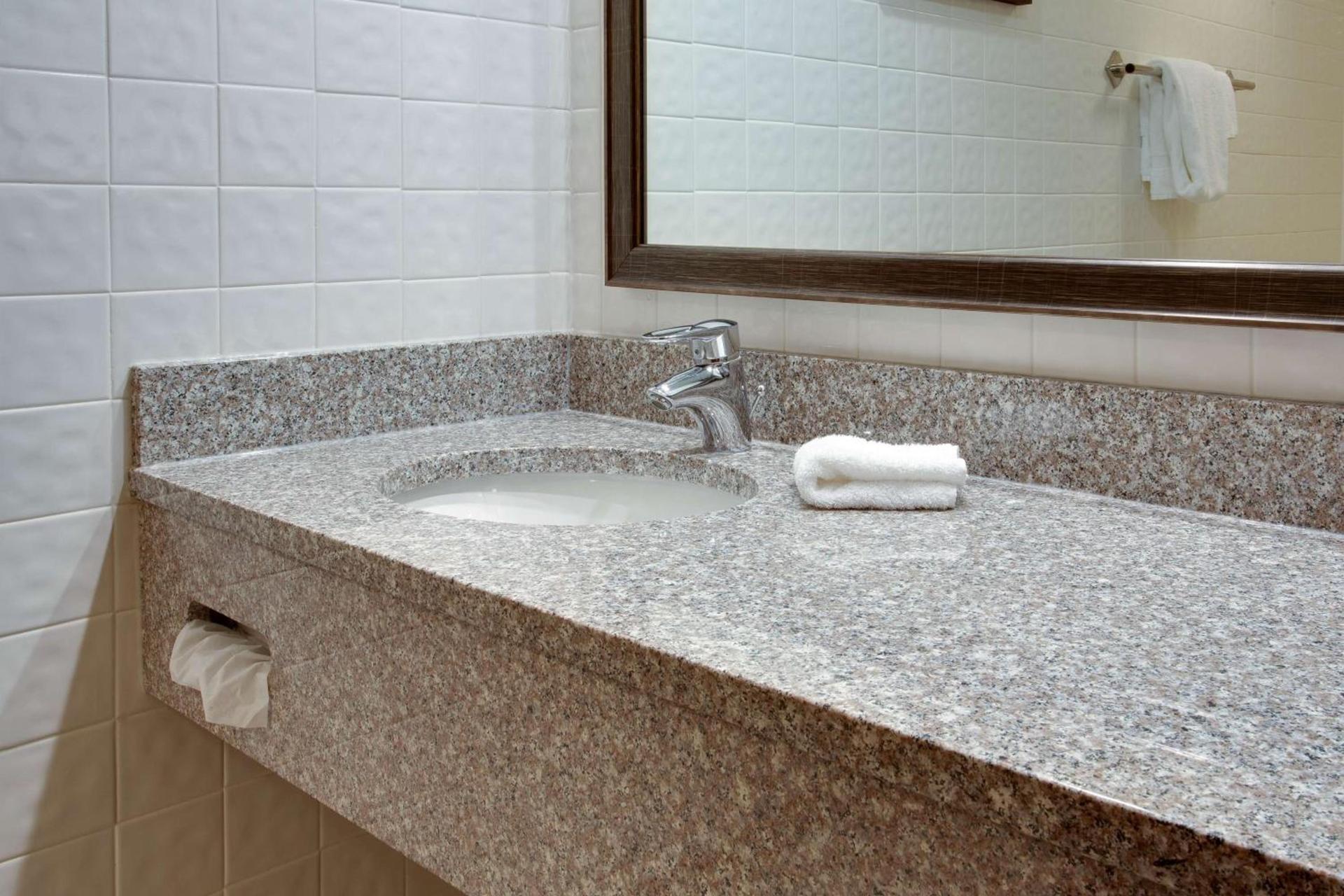 Drury Inn & Suites Terre Haute photo 21
