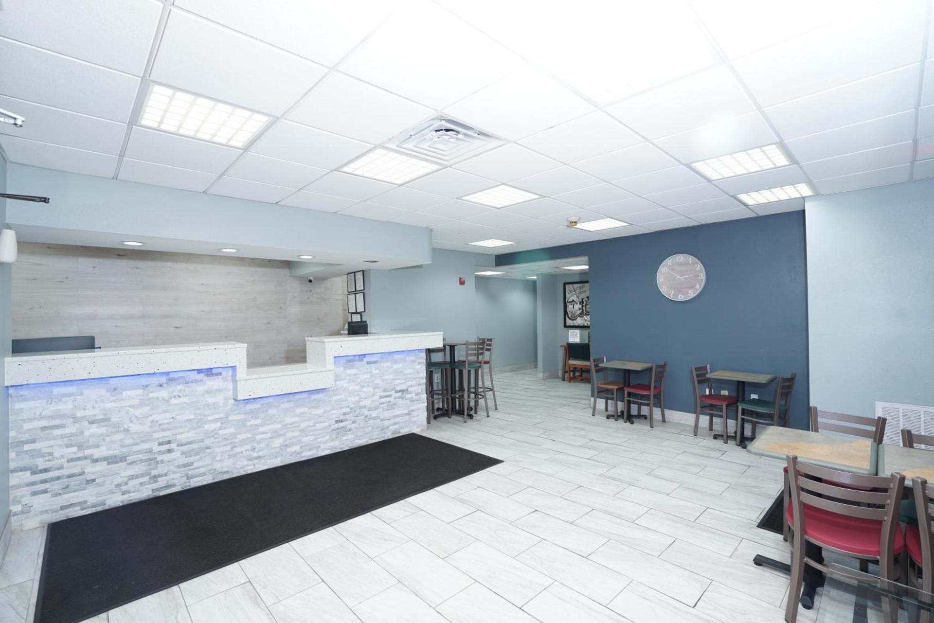 Red Carpet Inn & Suites photo 2