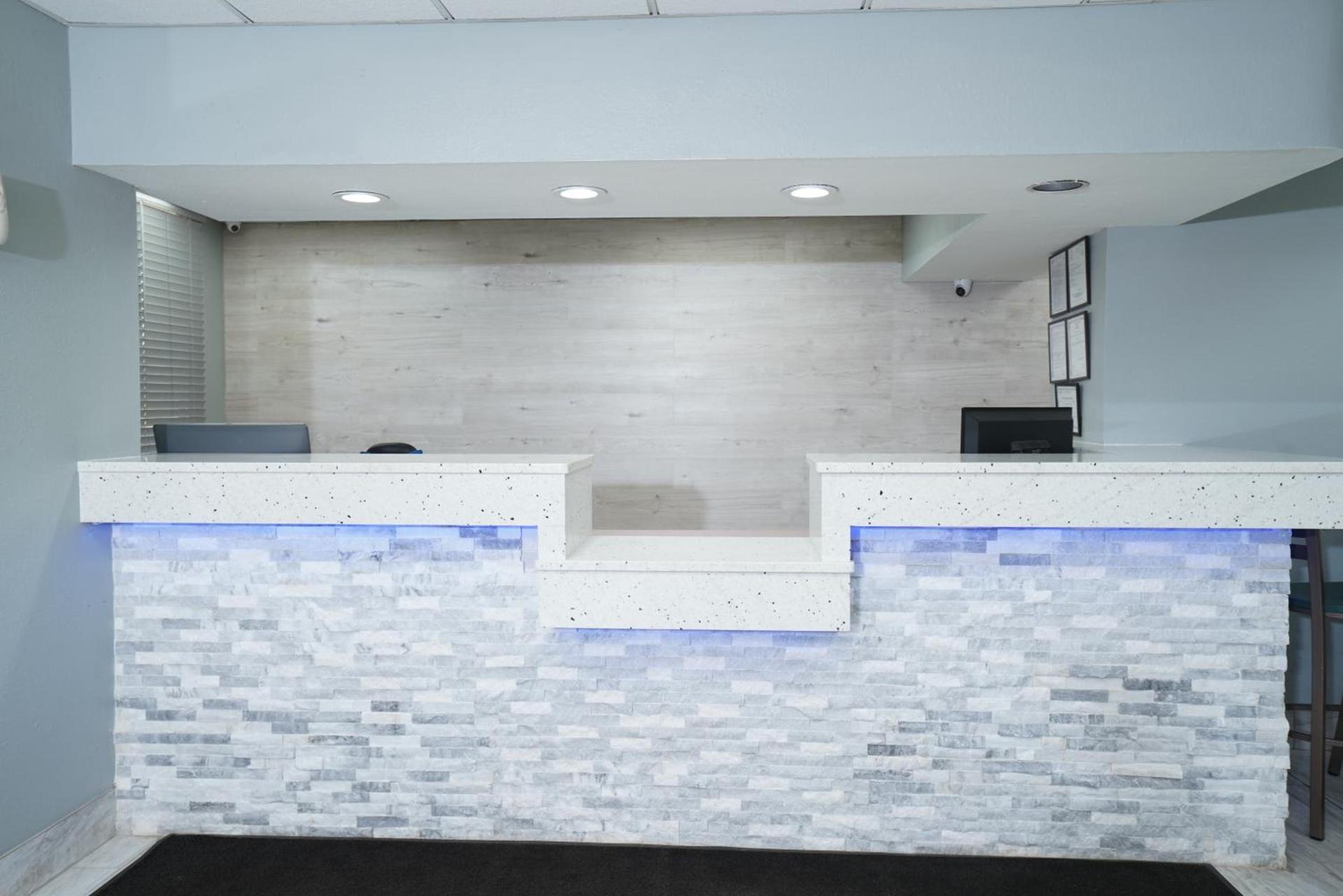 Red Carpet Inn & Suites photo 3