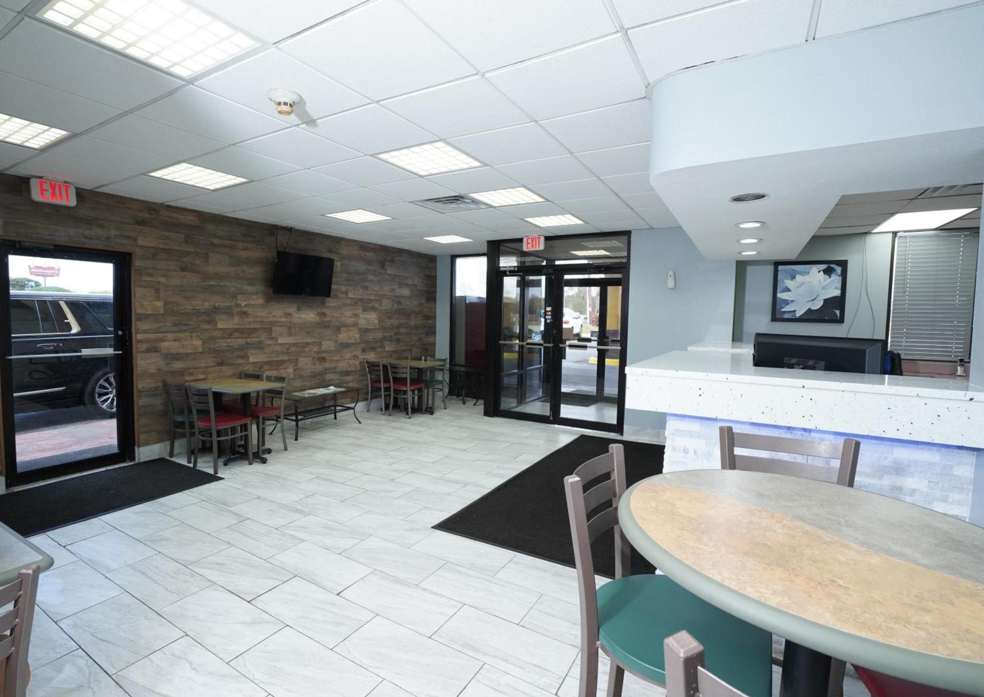 Red Carpet Inn & Suites photo 17