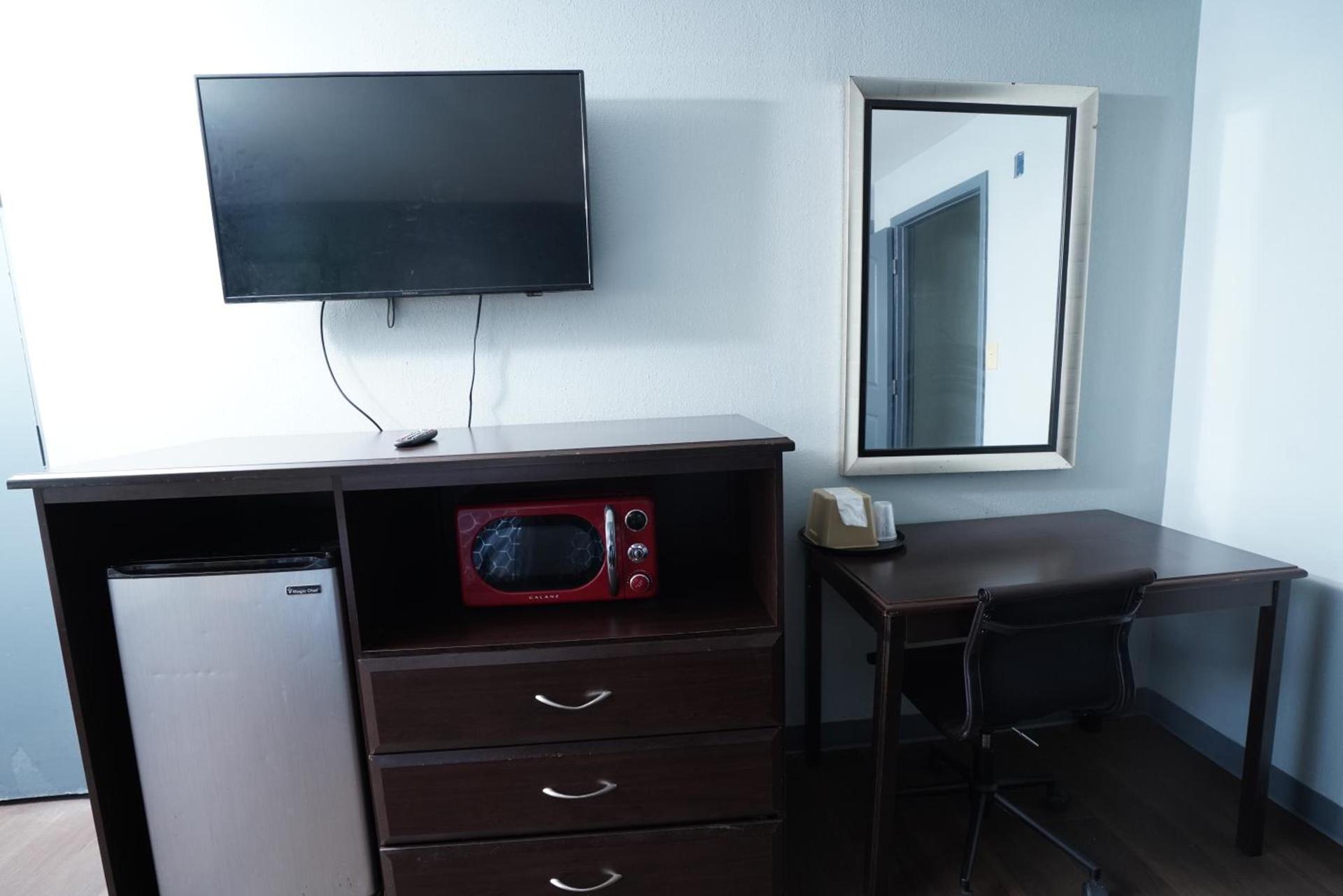 Red Carpet Inn & Suites photo 24