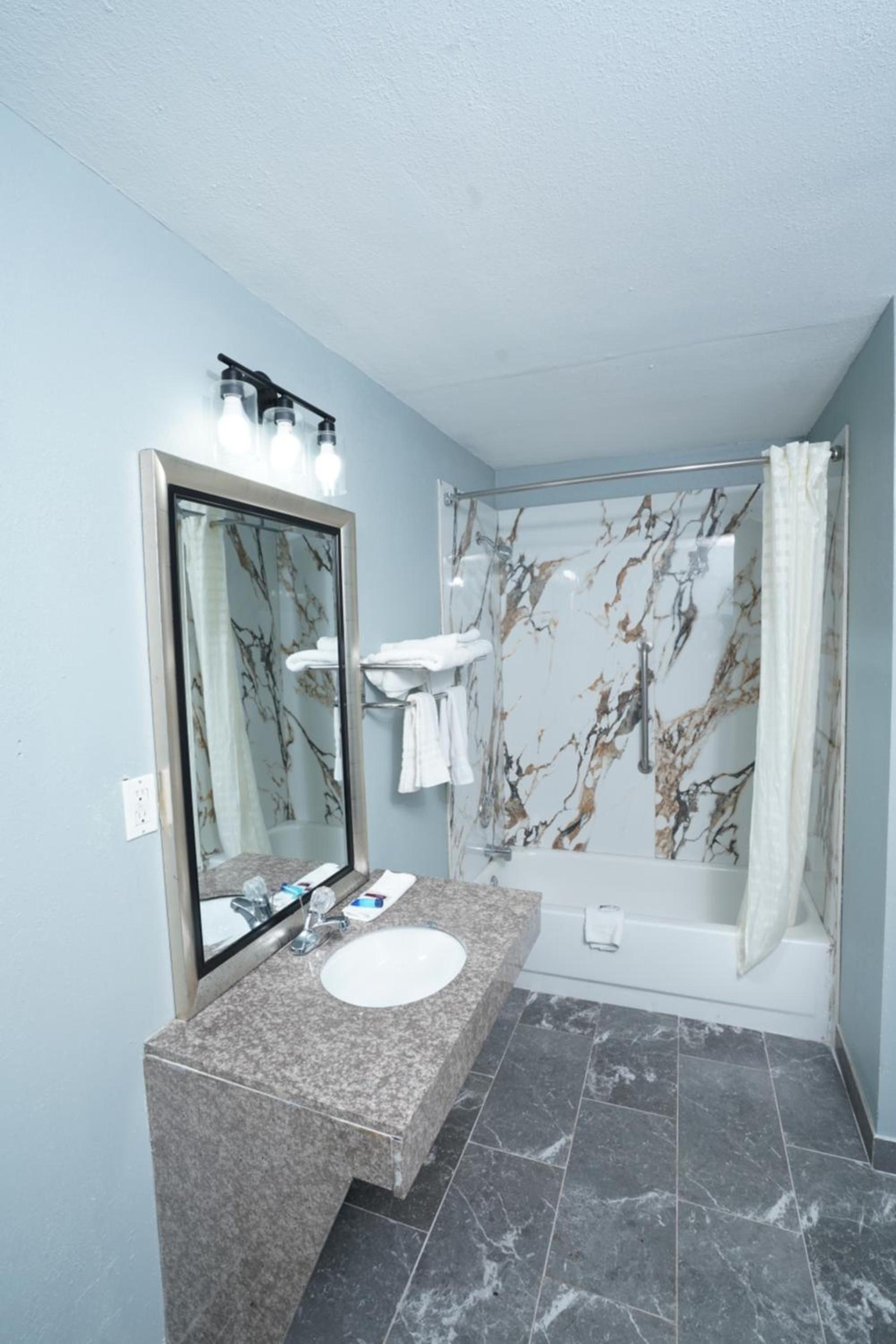 Red Carpet Inn & Suites photo 27