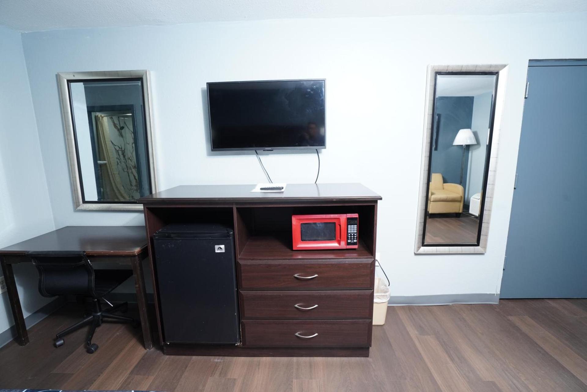 Red Carpet Inn & Suites photo 28