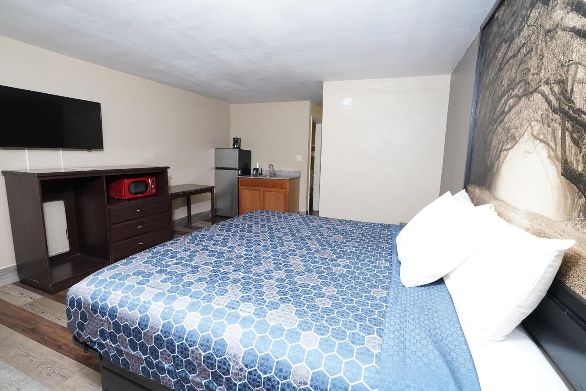 Red Carpet Inn & Suites photo 14