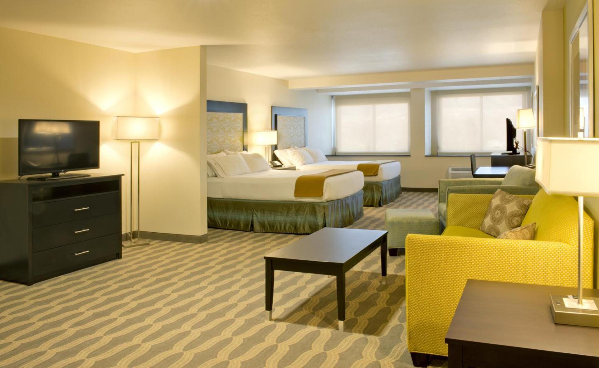 Holiday Inn Express & Suites Colorado Springs Central by IHG photo 2