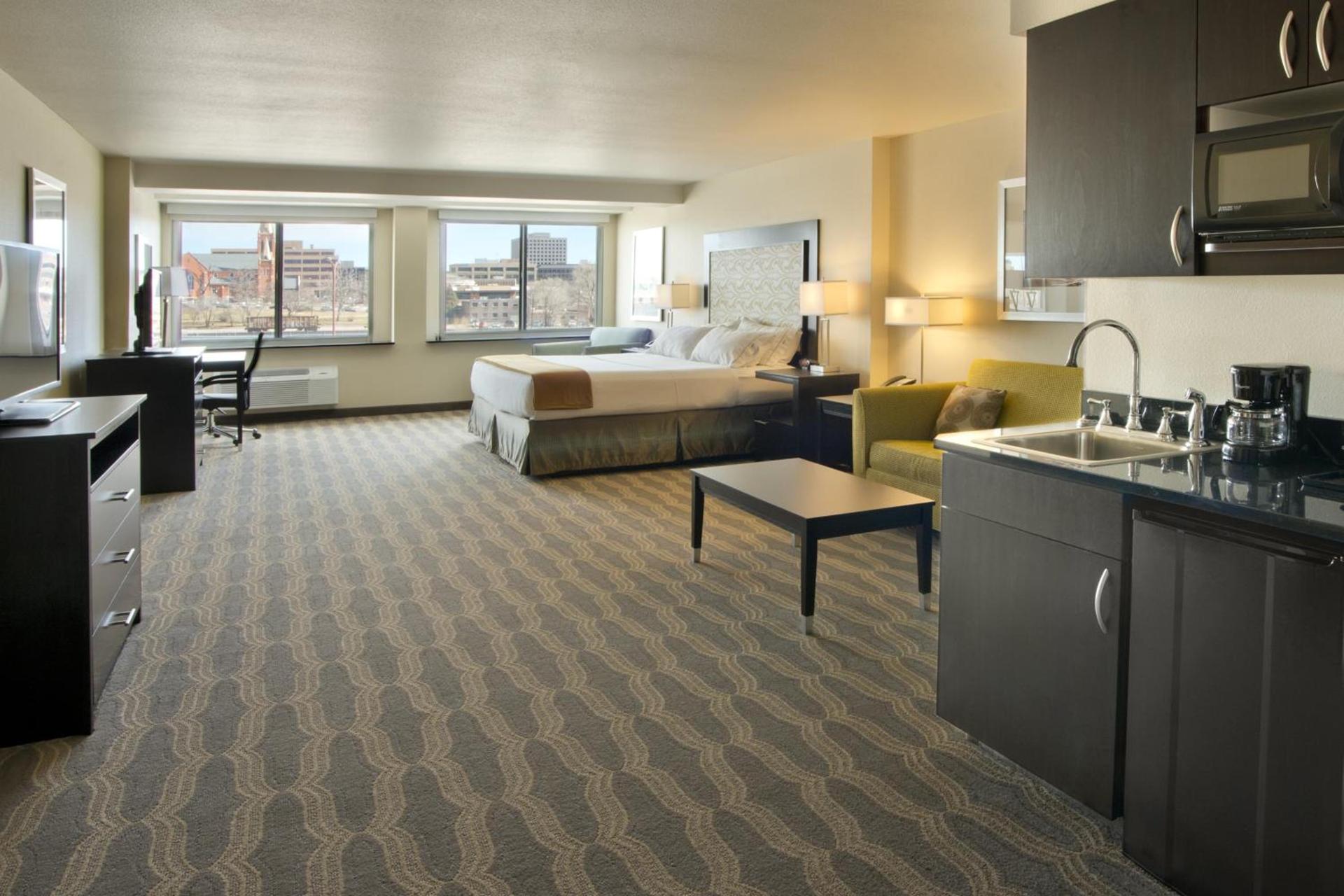 Holiday Inn Express & Suites Colorado Springs Central by IHG photo 16