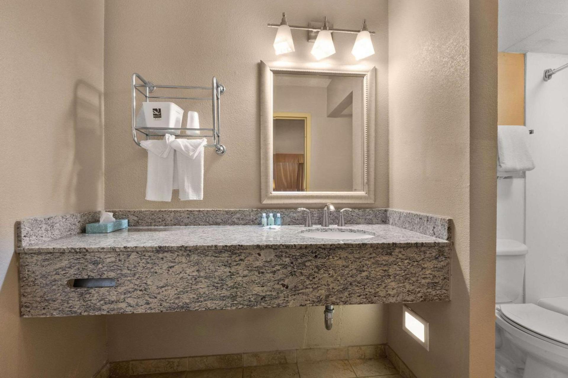 Quality Inn Wayne - Fairfield Area photo 14
