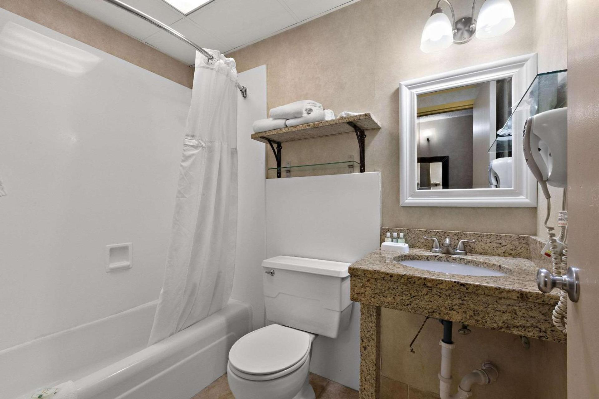 Quality Inn Wayne - Fairfield Area photo 23