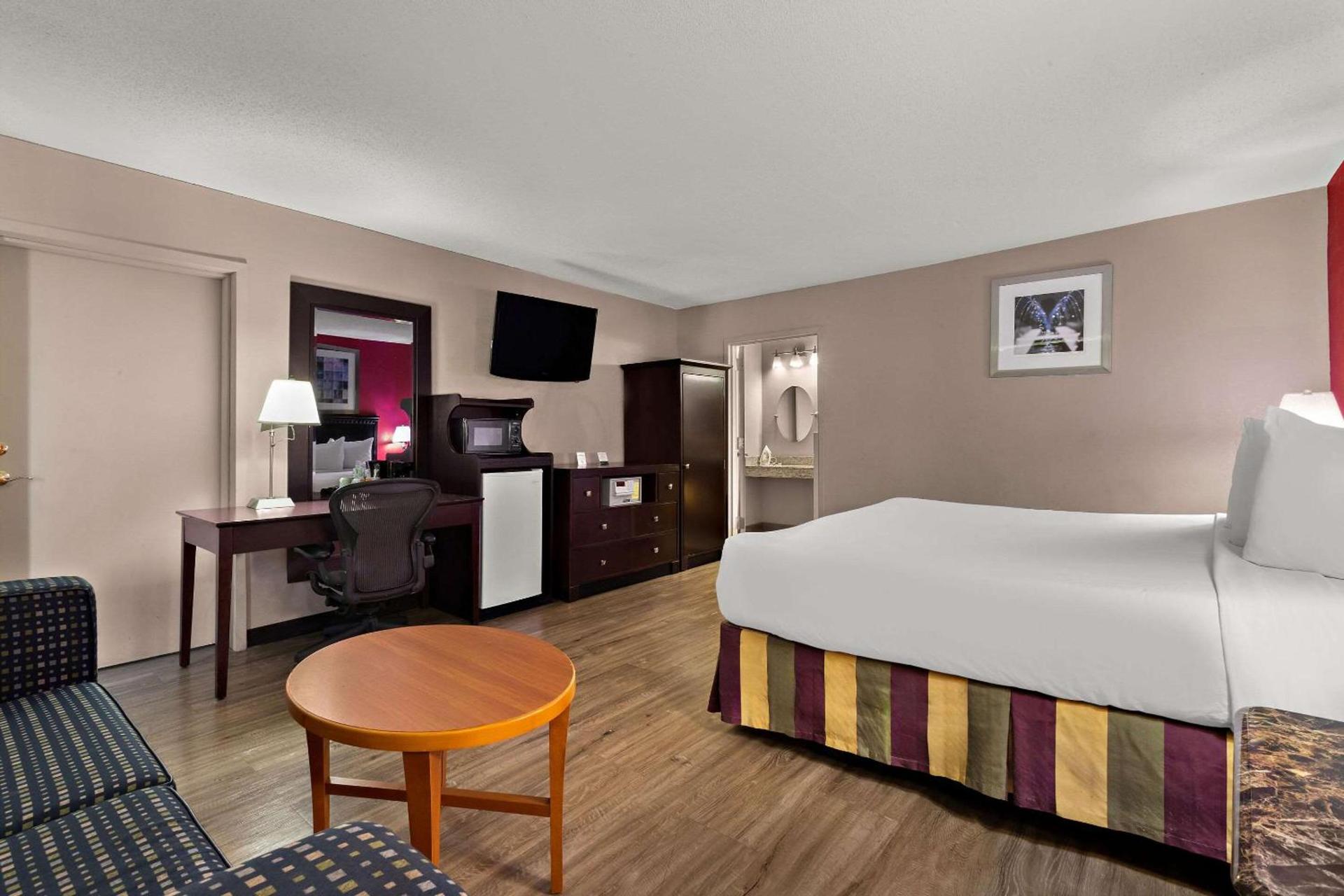 Quality Inn Wayne - Fairfield Area photo 29