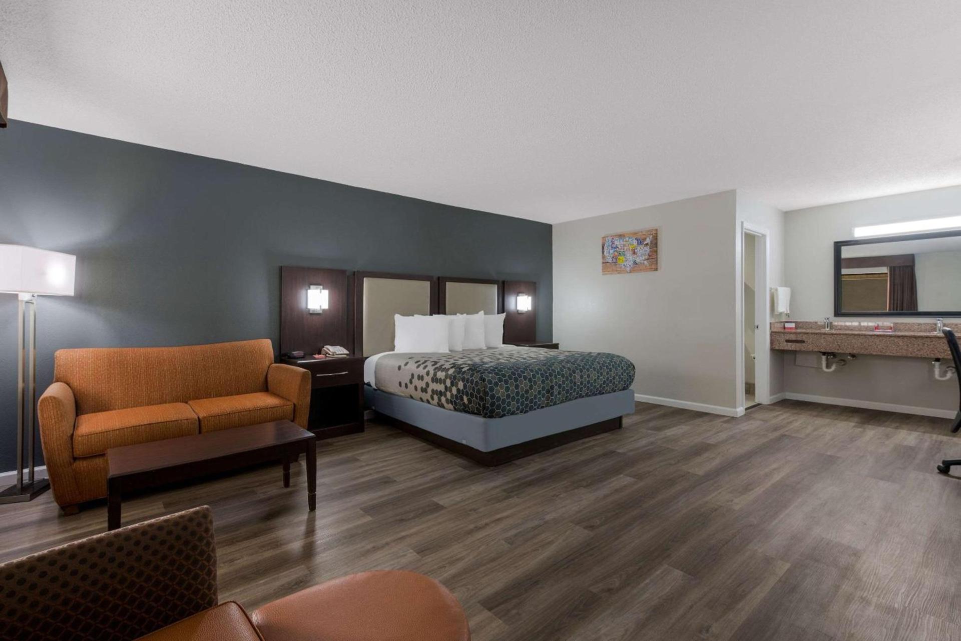 Econo Lodge Cheraw Market Street photo 12