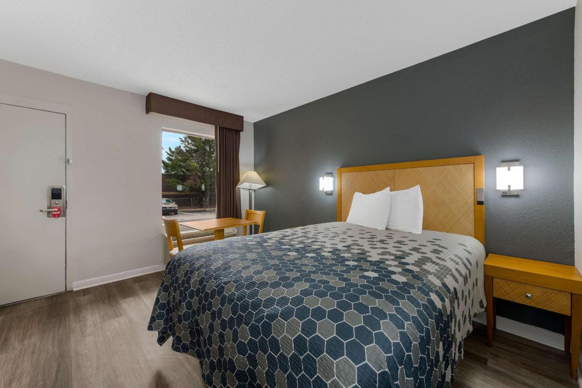 Econo Lodge Cheraw Market Street photo 19