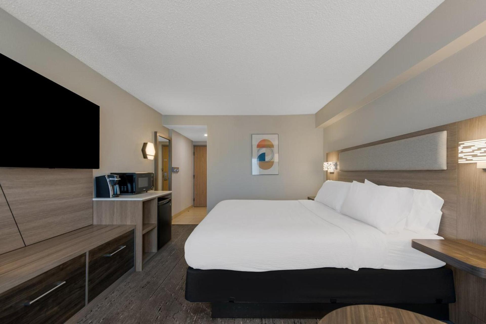 Holiday Inn Express Hotels- Hampton by IHG photo 58