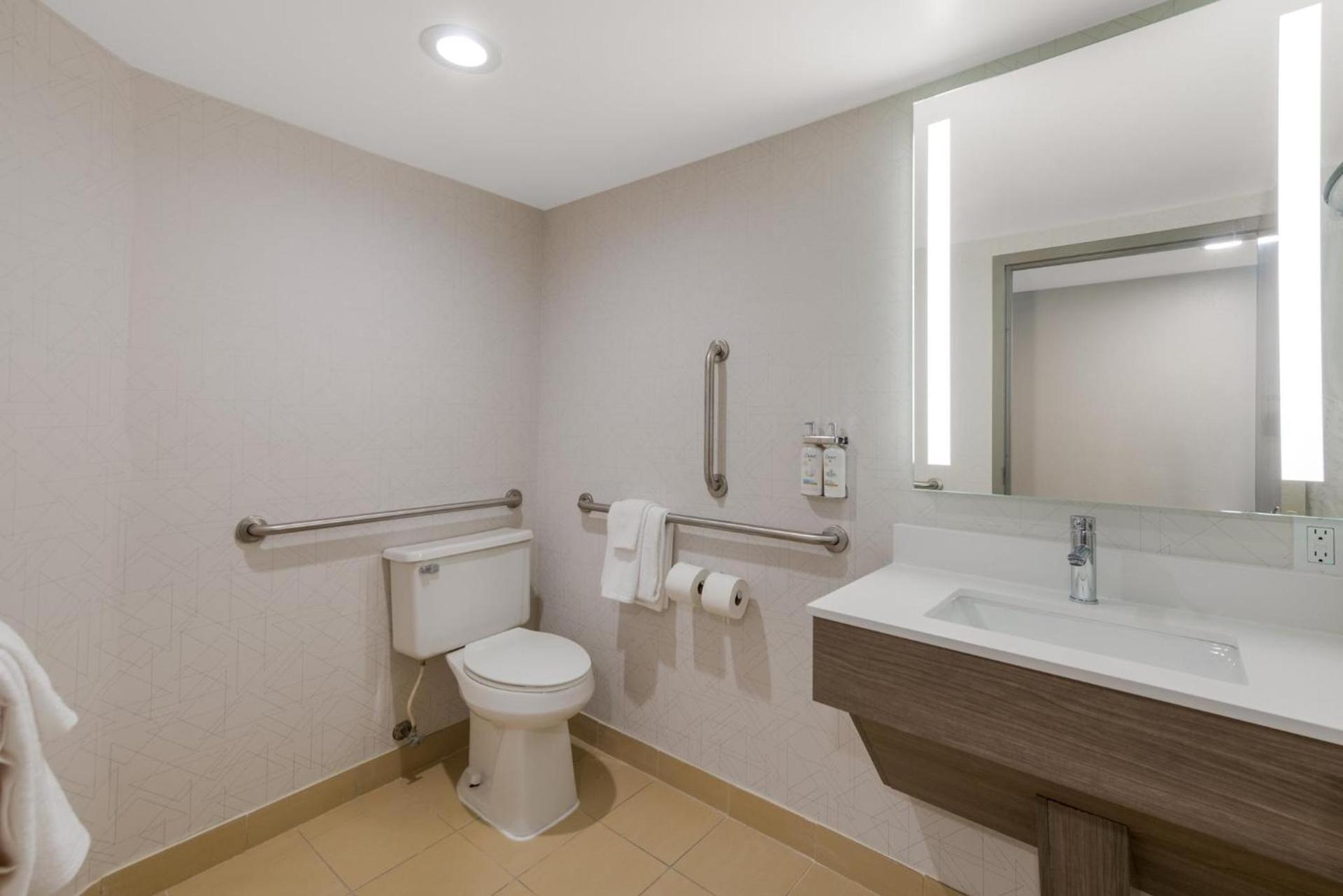 Holiday Inn Express Hotels- Hampton by IHG photo 61