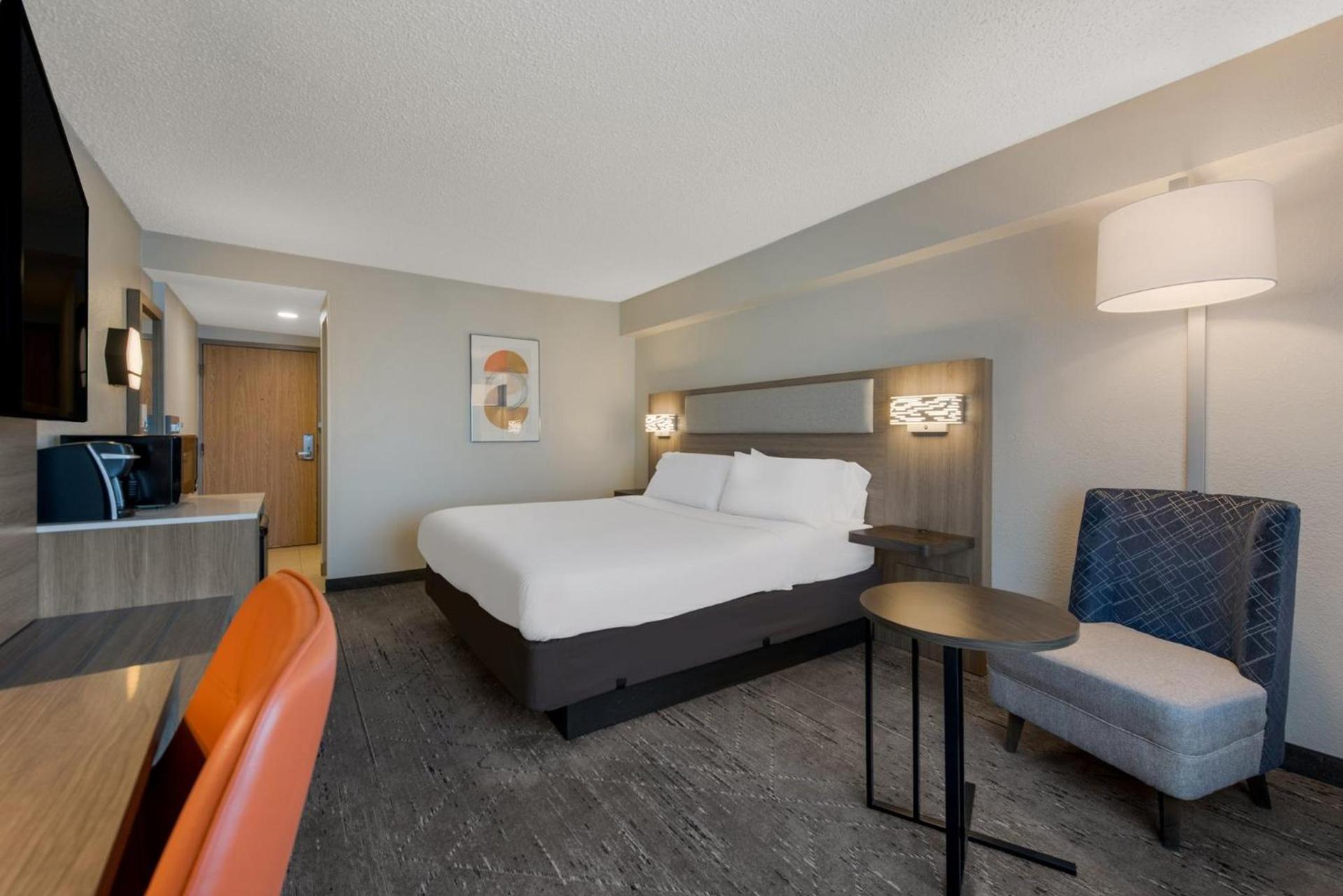 Holiday Inn Express Hotels- Hampton by IHG photo 68