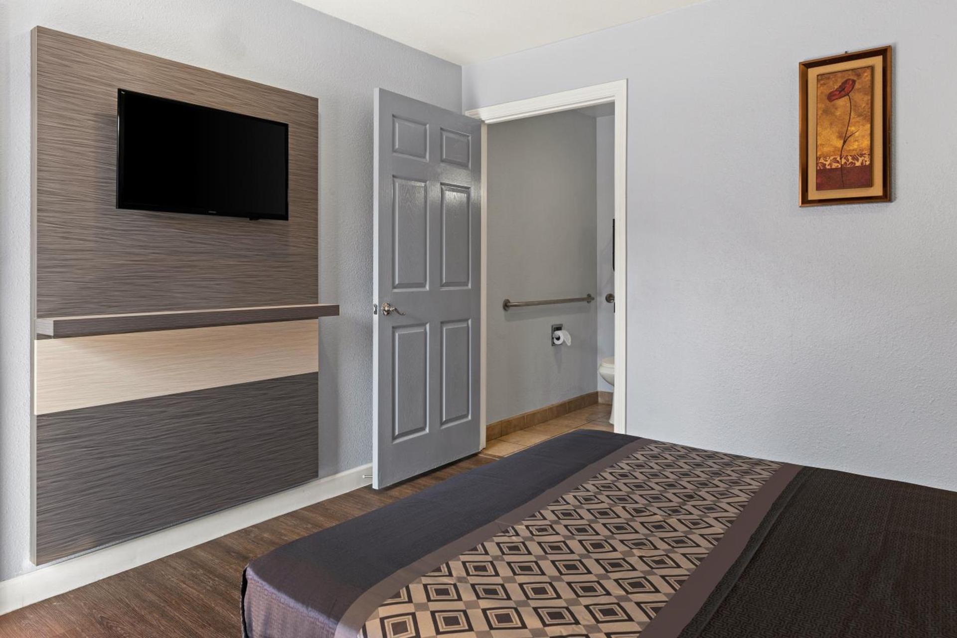Bay Breeze Inn photo 28