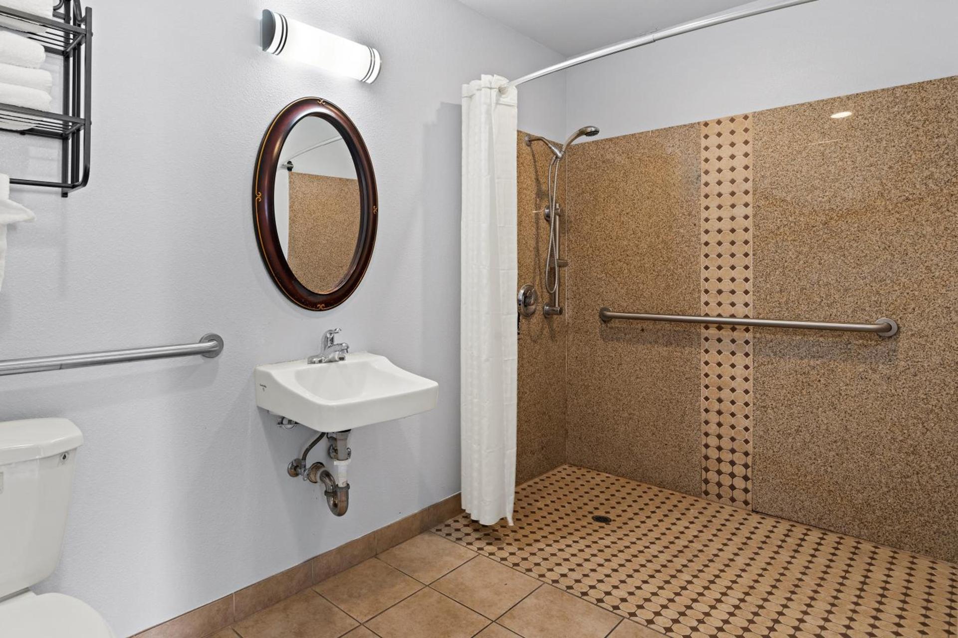 Bay Breeze Inn photo 20