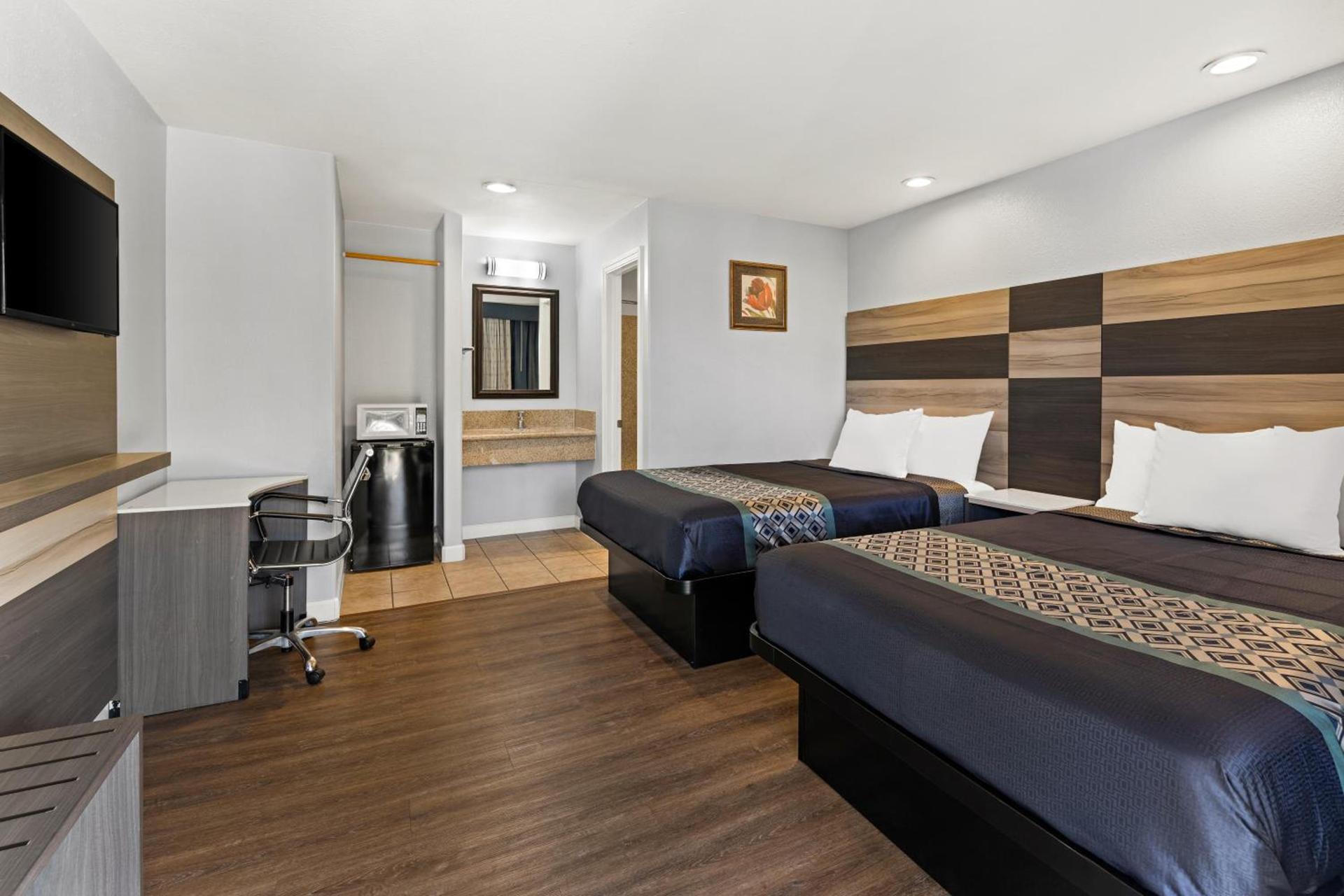Bay Breeze Inn photo 29