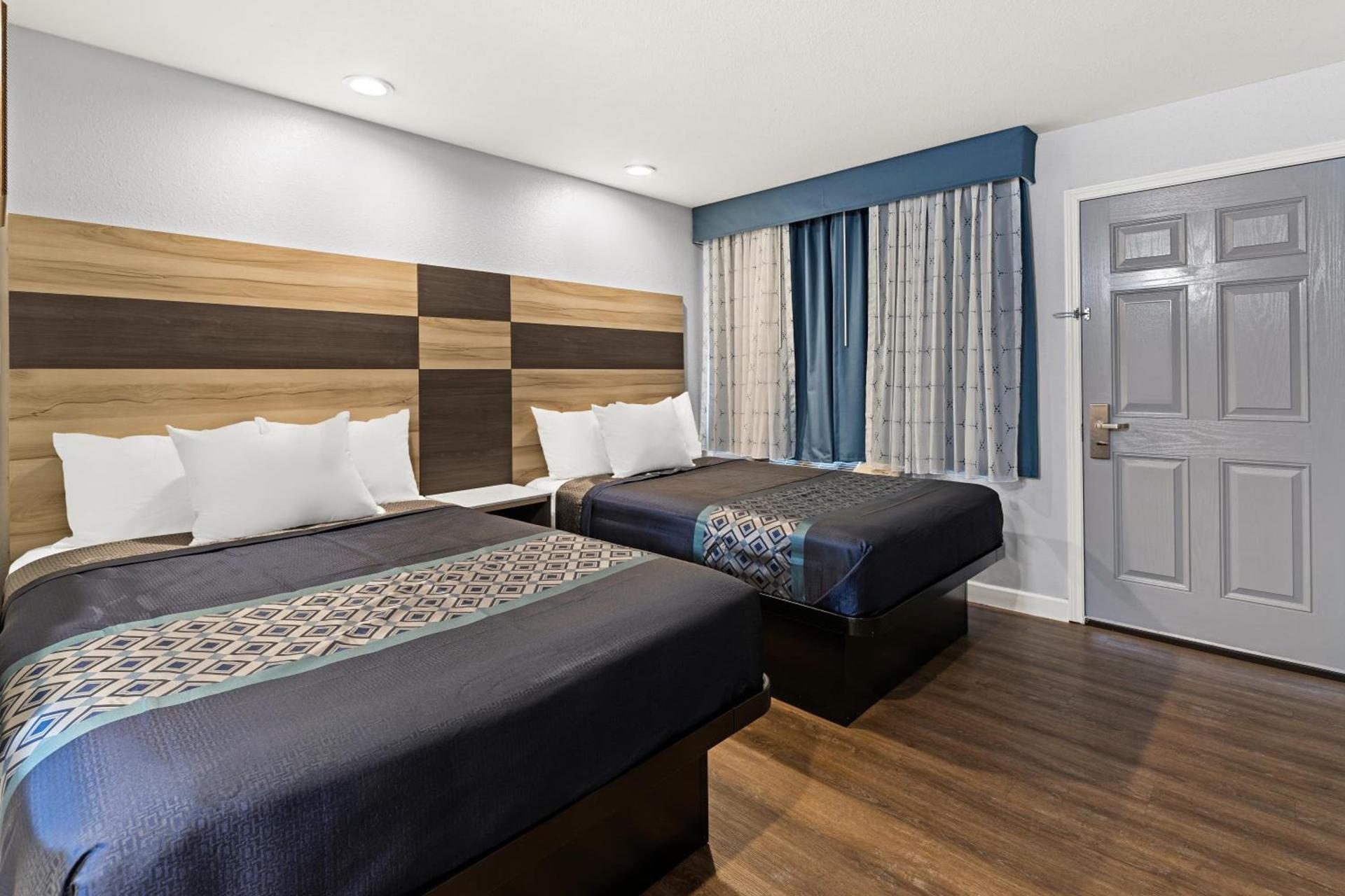 Bay Breeze Inn photo 24