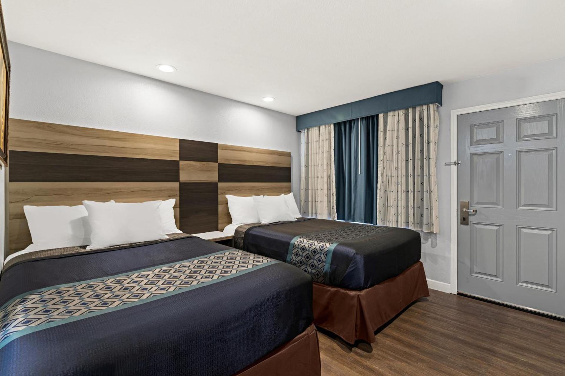 Bay Breeze Inn photo 34