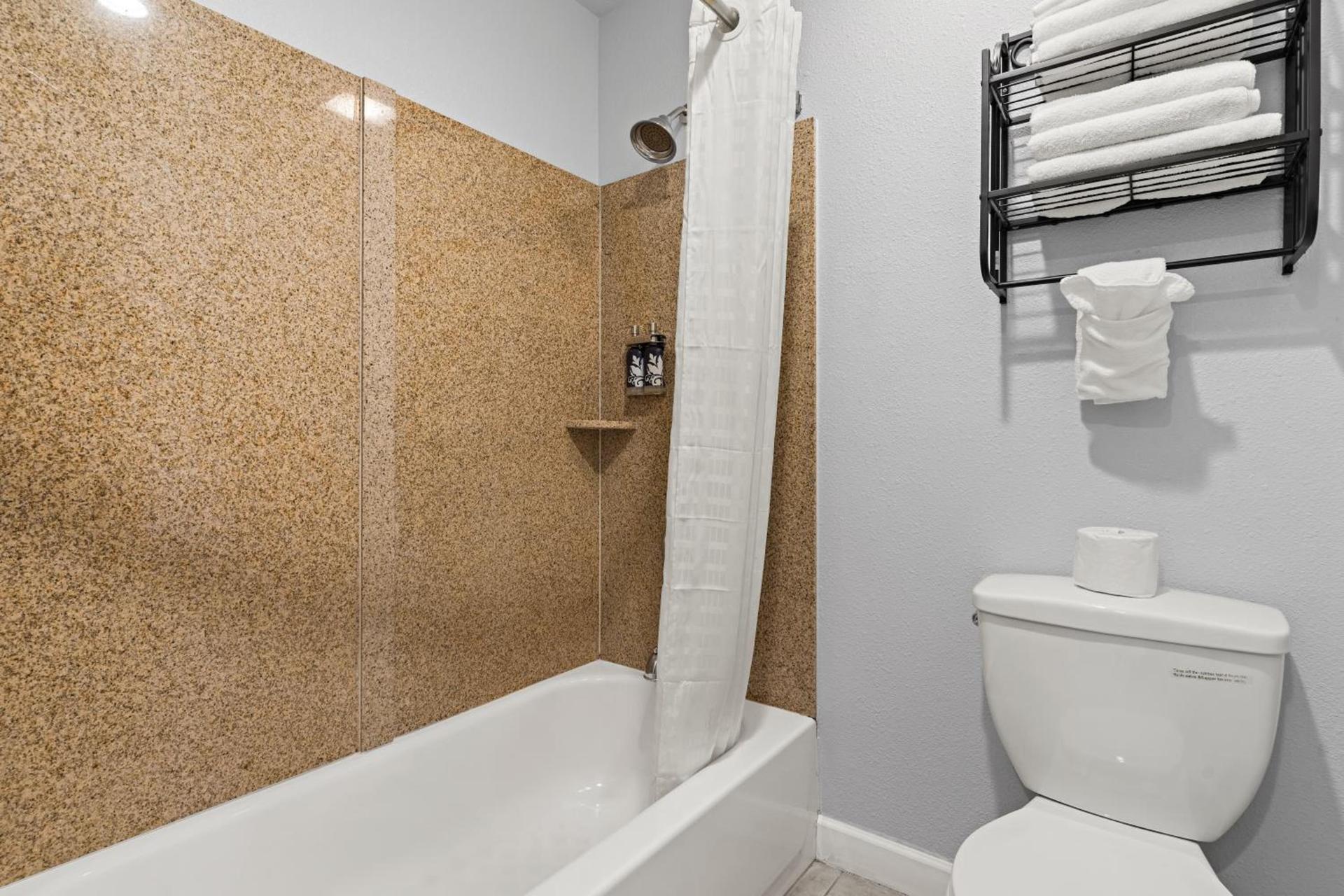 Bay Breeze Inn photo 21