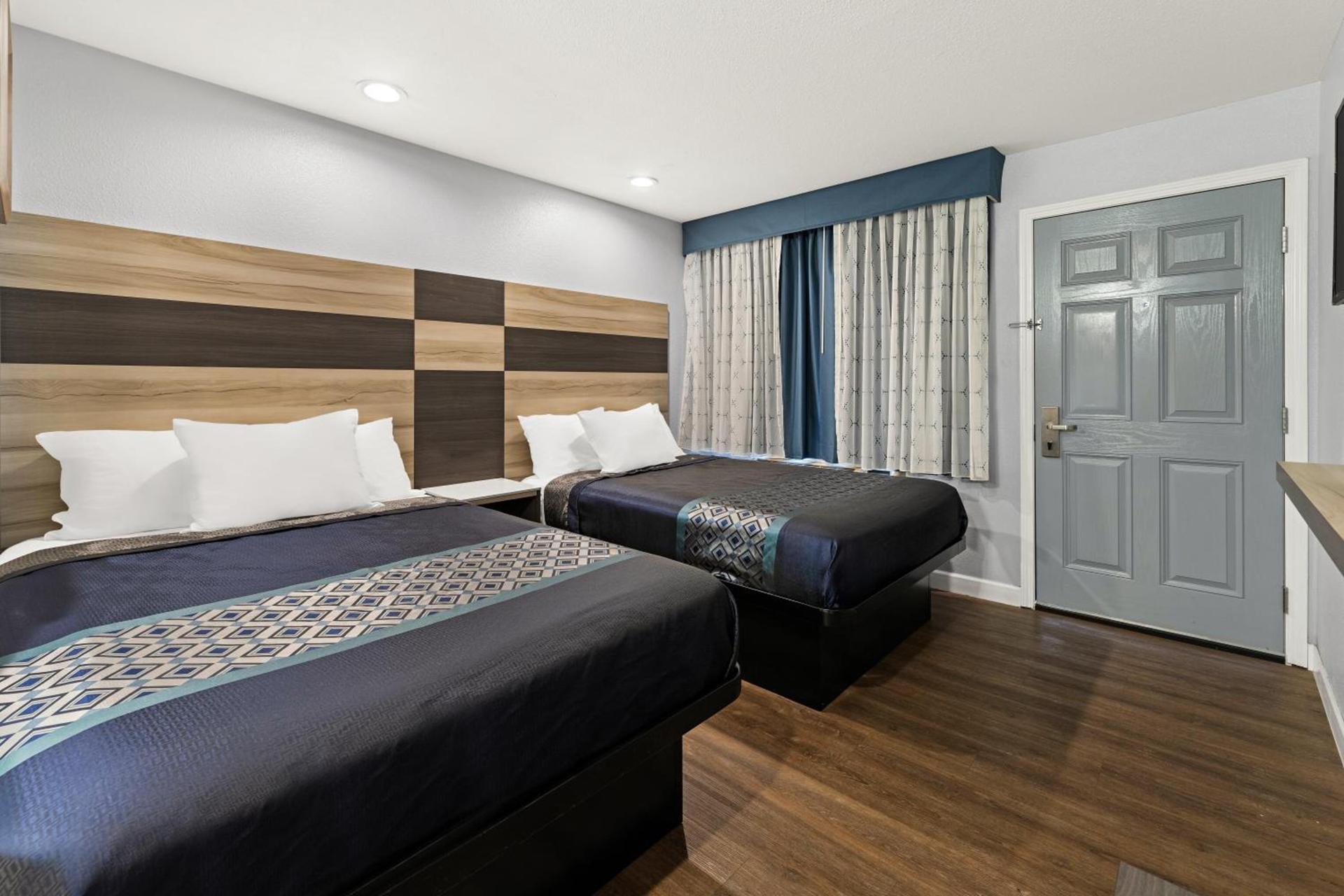 Bay Breeze Inn photo 32