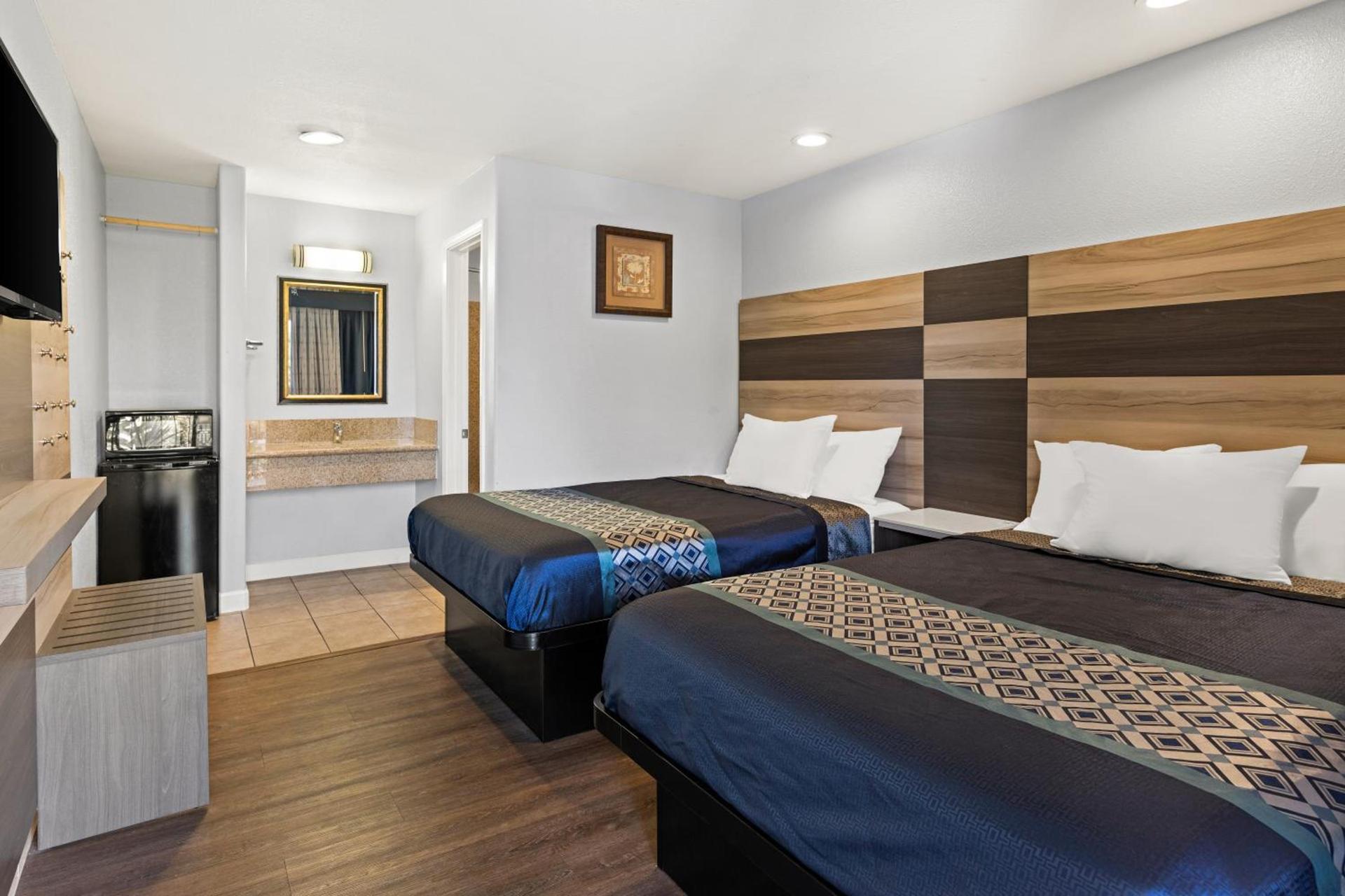 Bay Breeze Inn photo 19