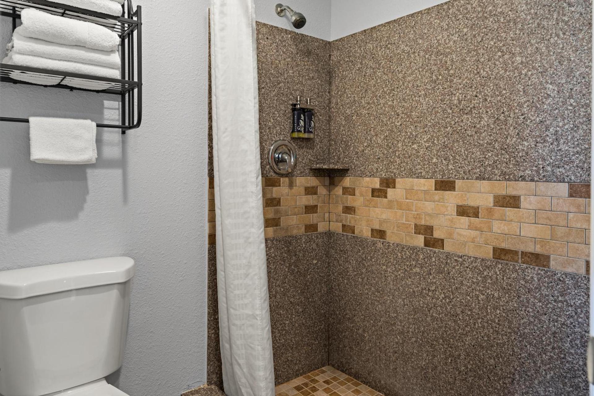 Bay Breeze Inn photo 6