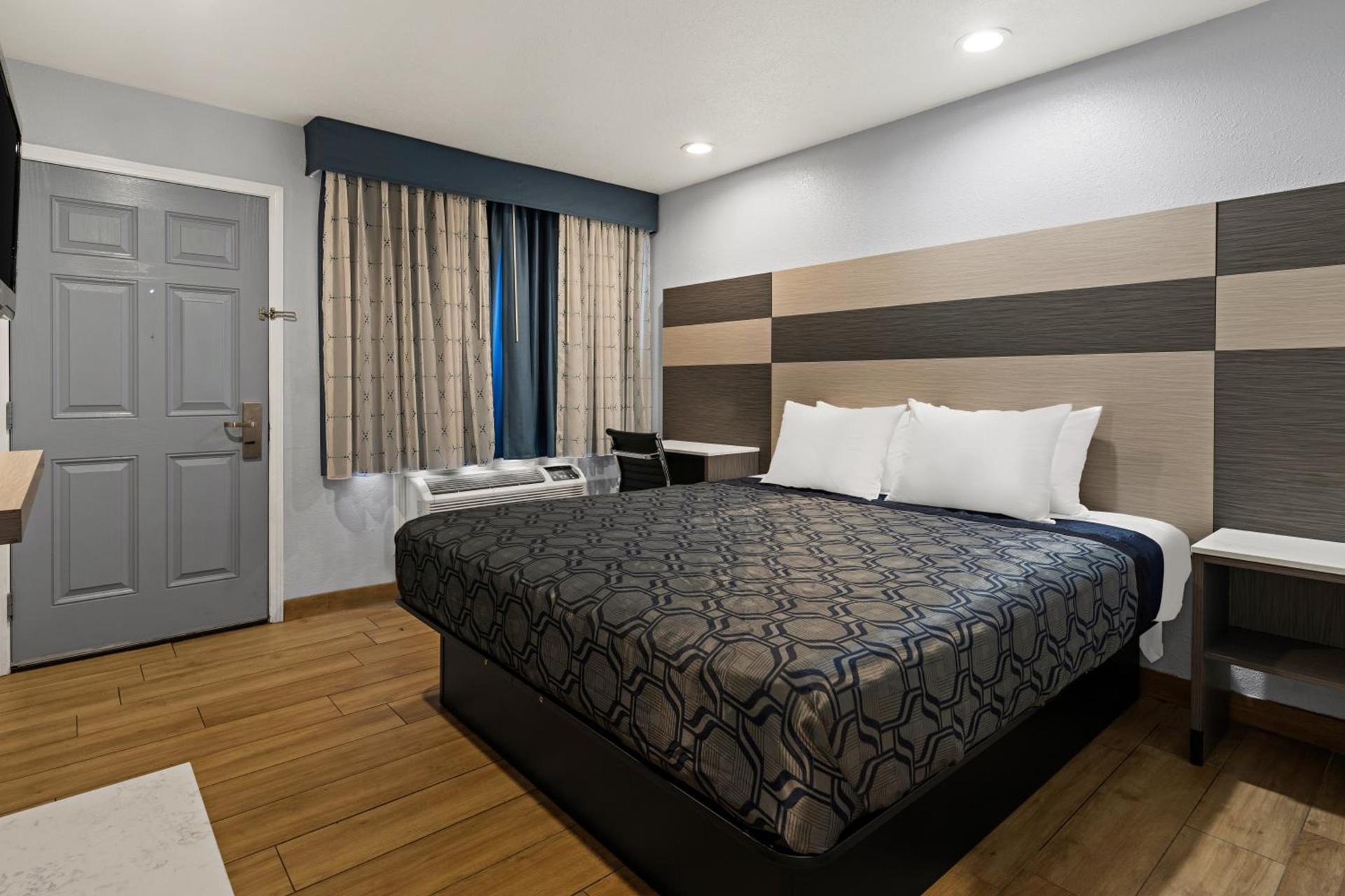 Bay Breeze Inn photo 11