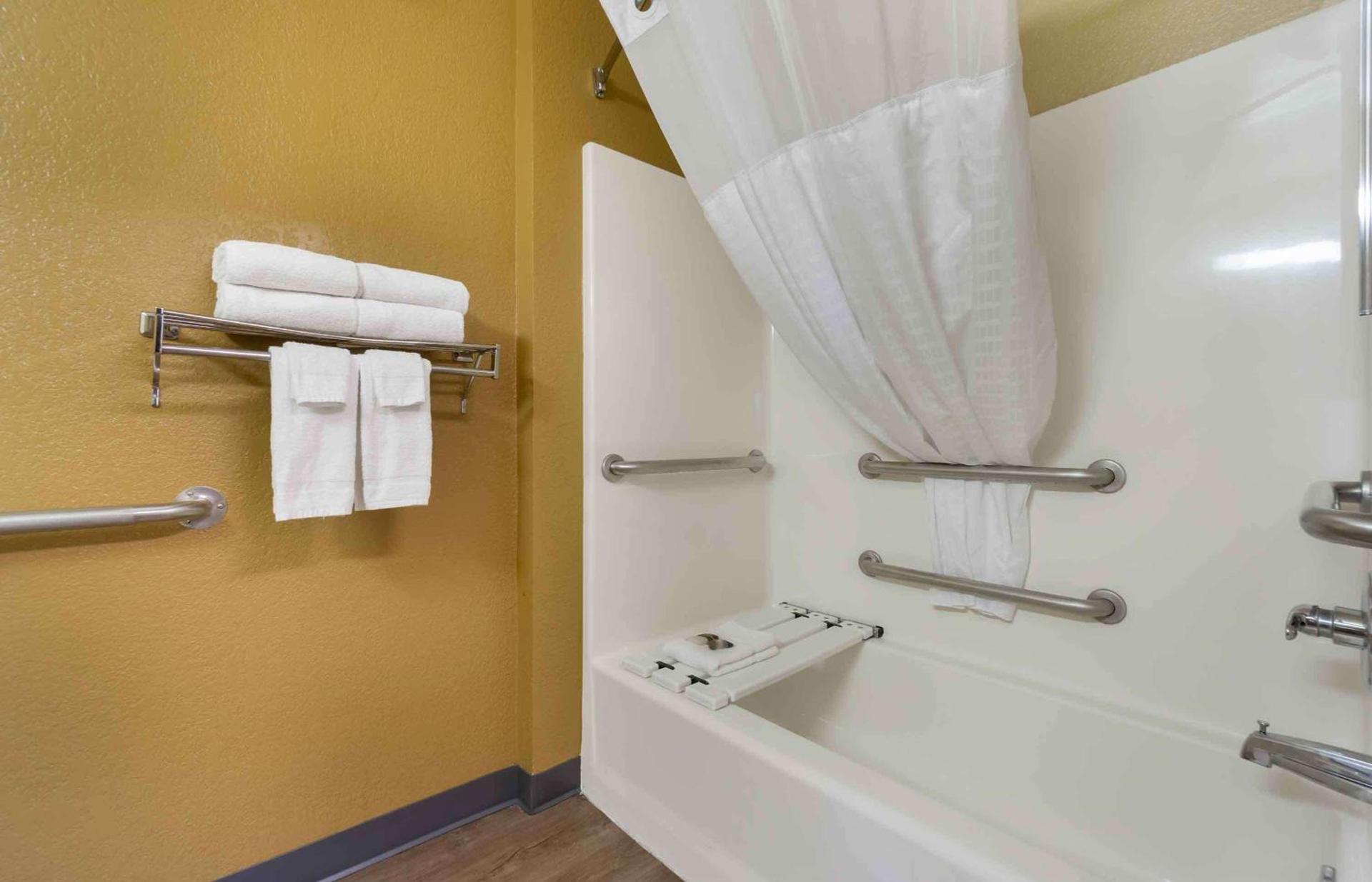 Studio 6 Suites Seattle Kent WA photo 27