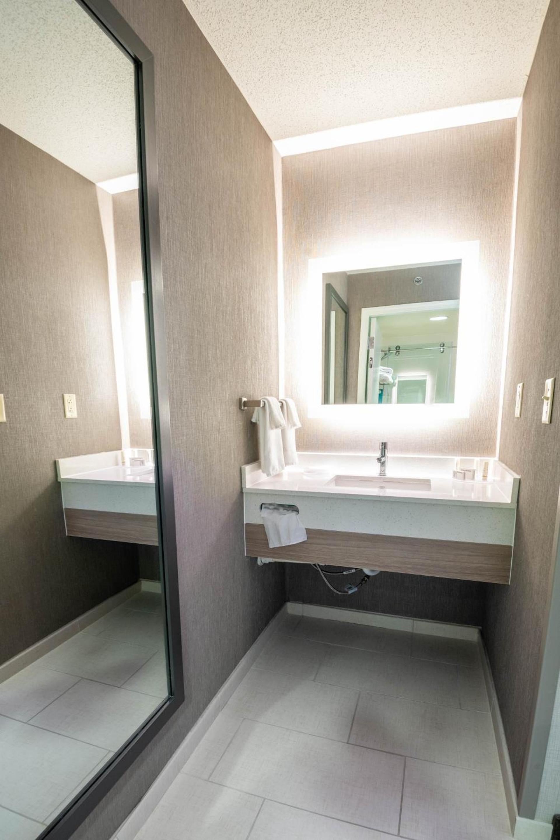 SpringHill Suites Columbus Airport Gahanna photo 7