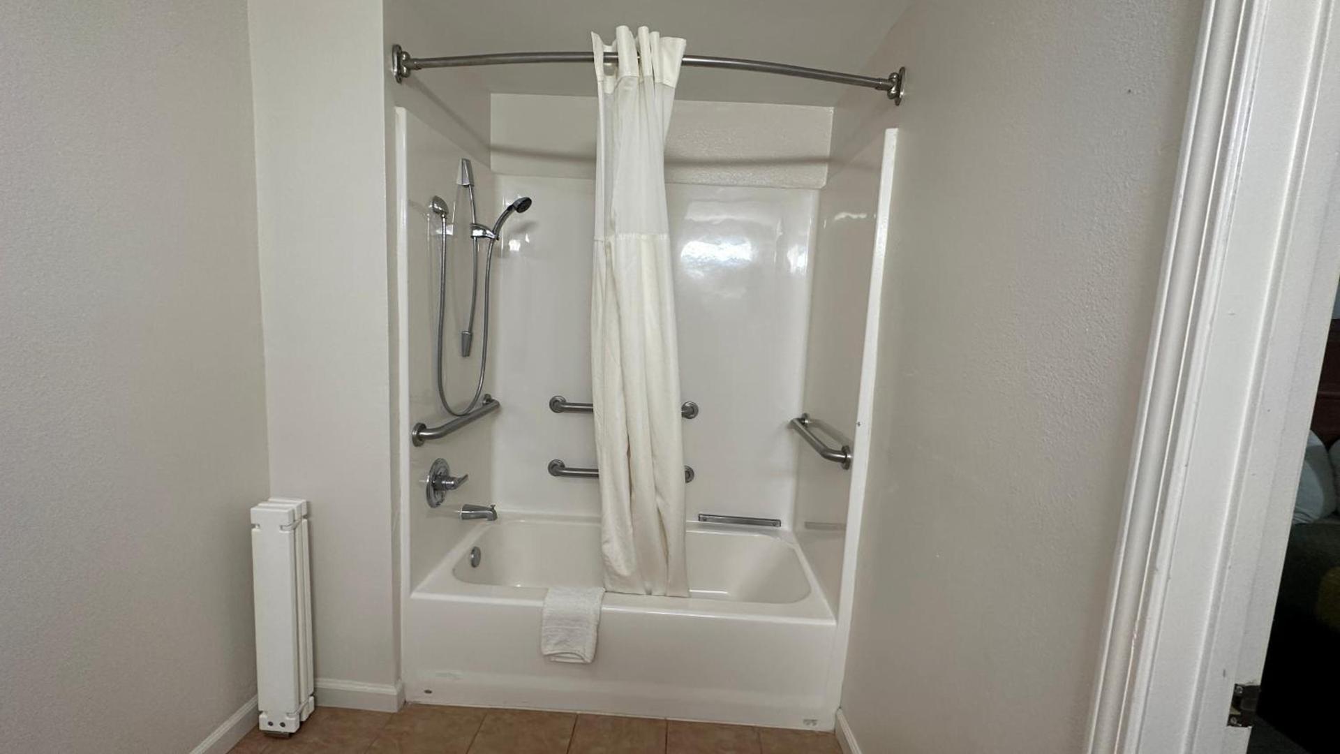 Carom Inn Denham Springs-BatonRouge photo 34