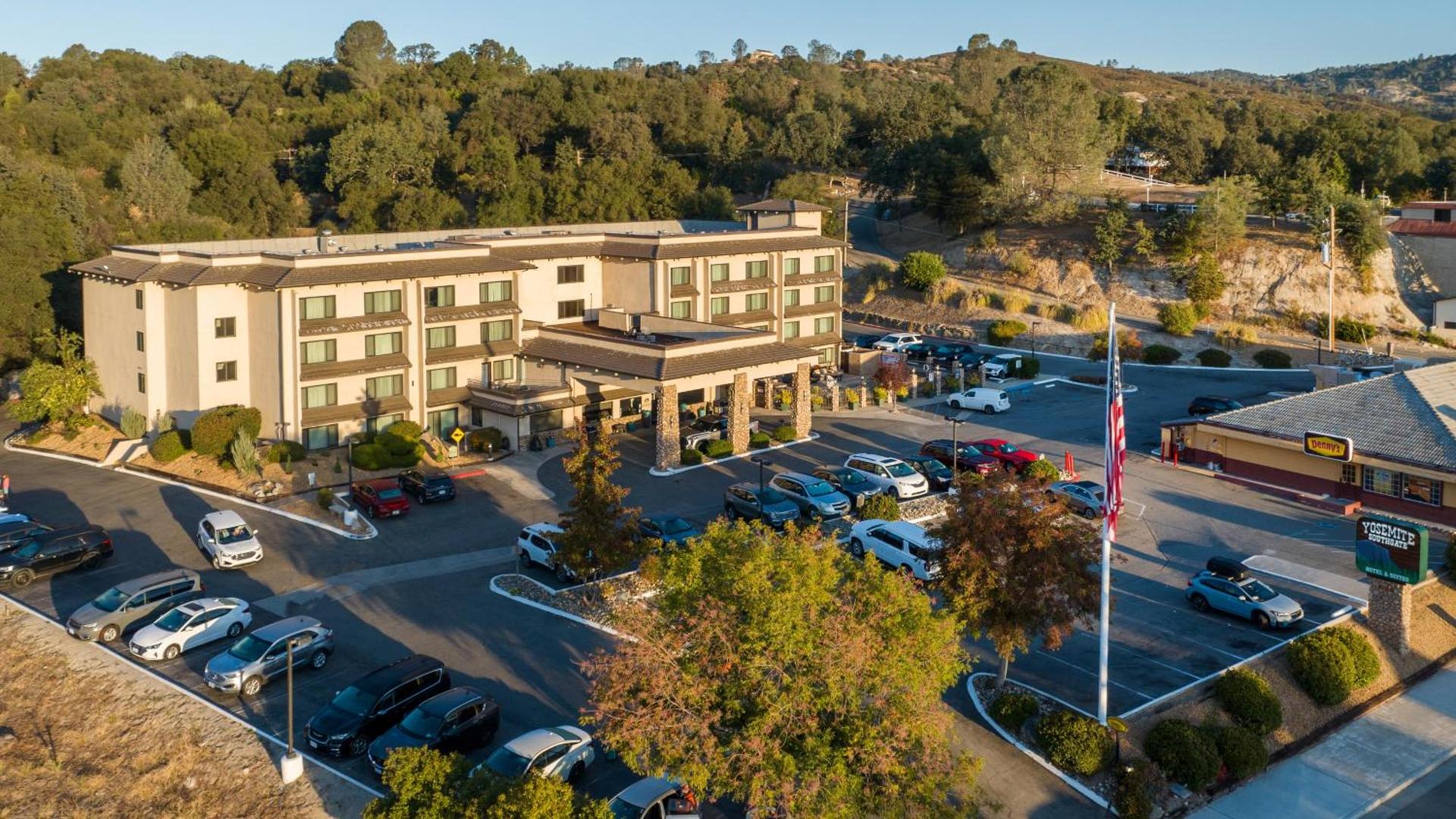 Yosemite Southgate Hotel & Suites photo 3