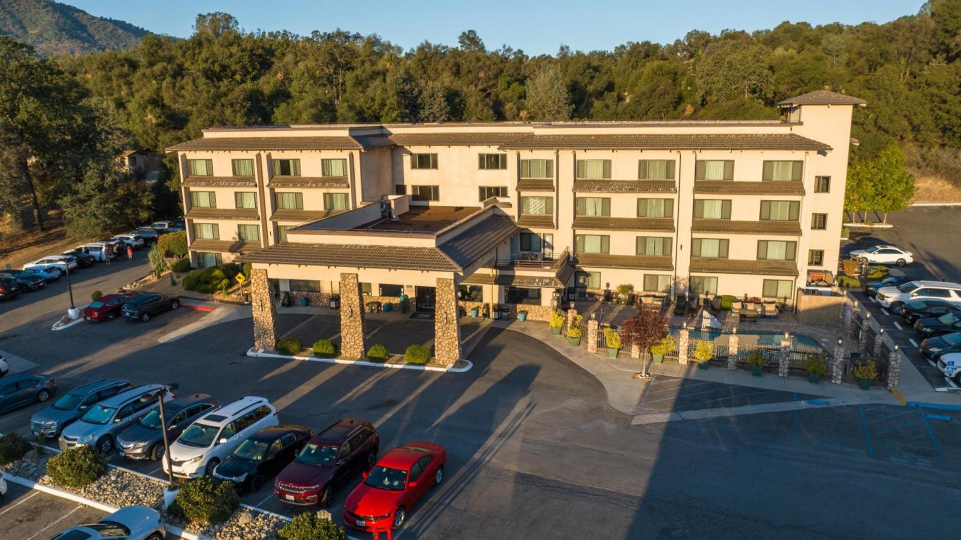 Yosemite Southgate Hotel & Suites photo 4