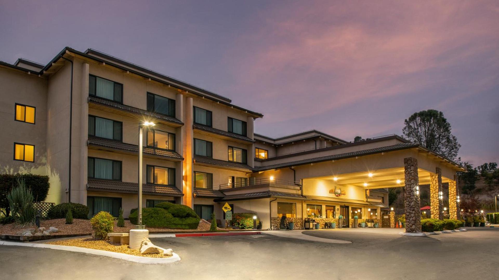 Yosemite Southgate Hotel & Suites photo 15
